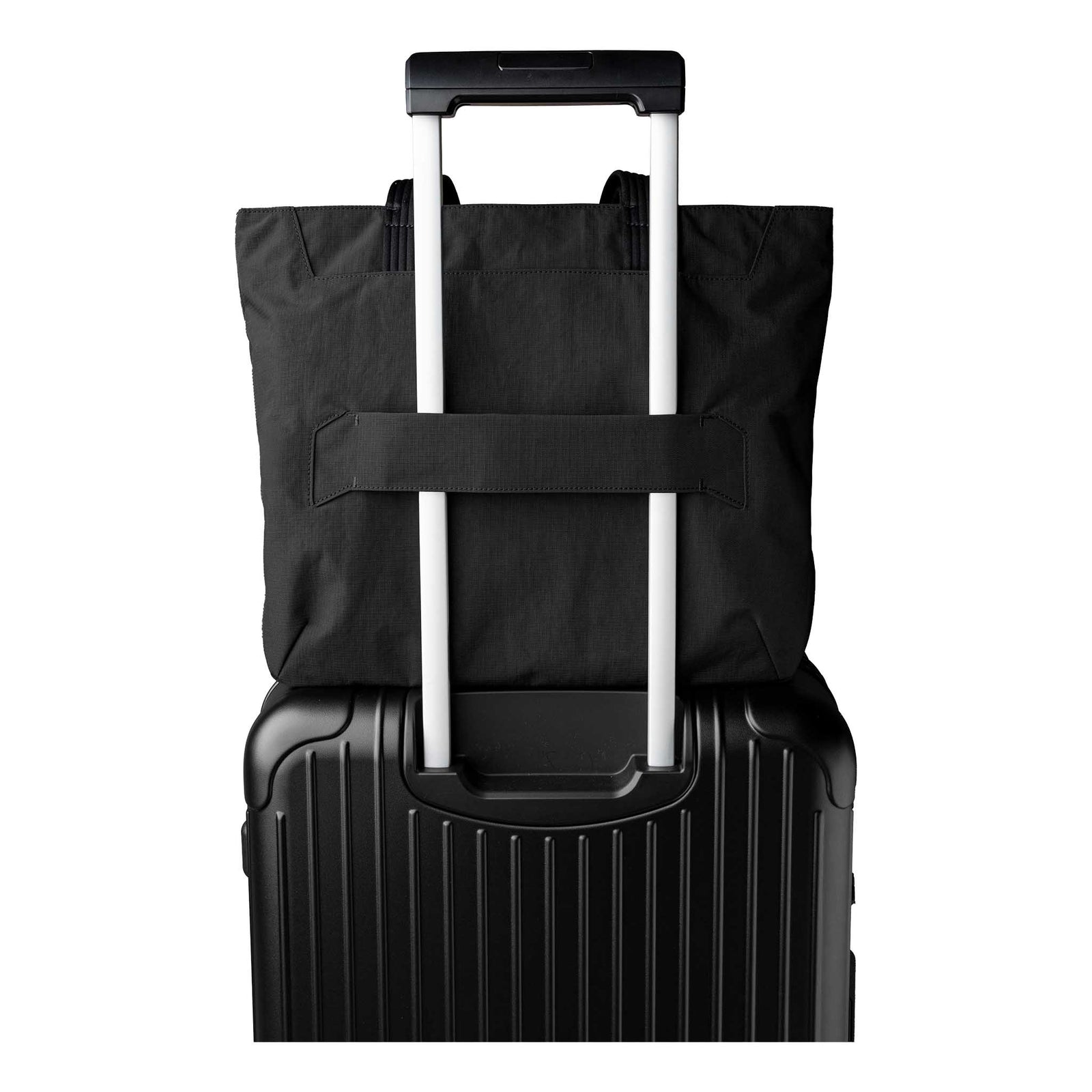Flight Tote Alpaka Tote Bags