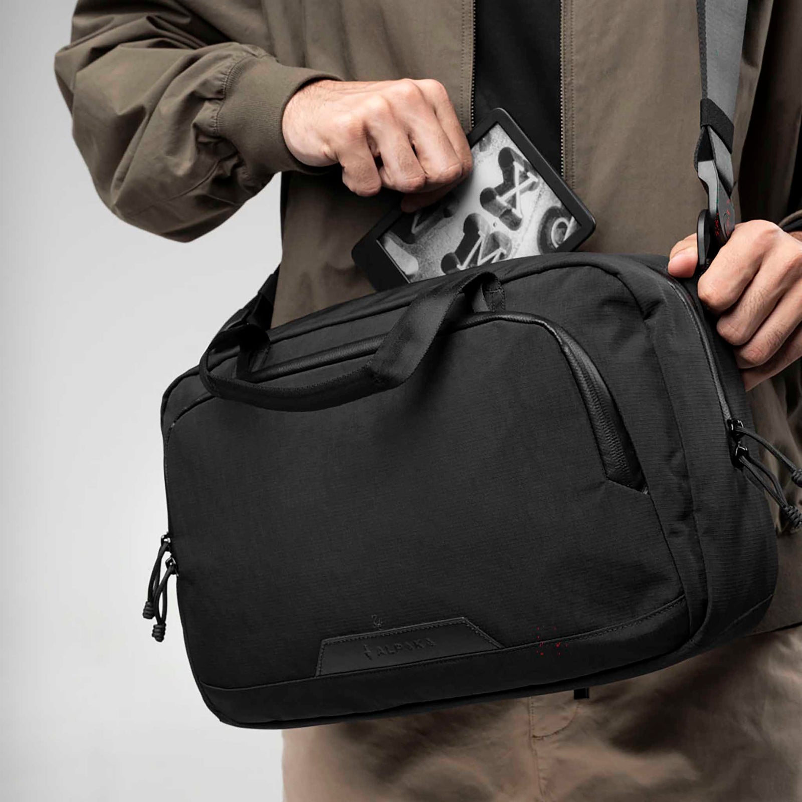 Bravo Brief | 14" Alpaka AA010910124 Briefcases 13L / Black Axoflux 400D Ripstop Nylon