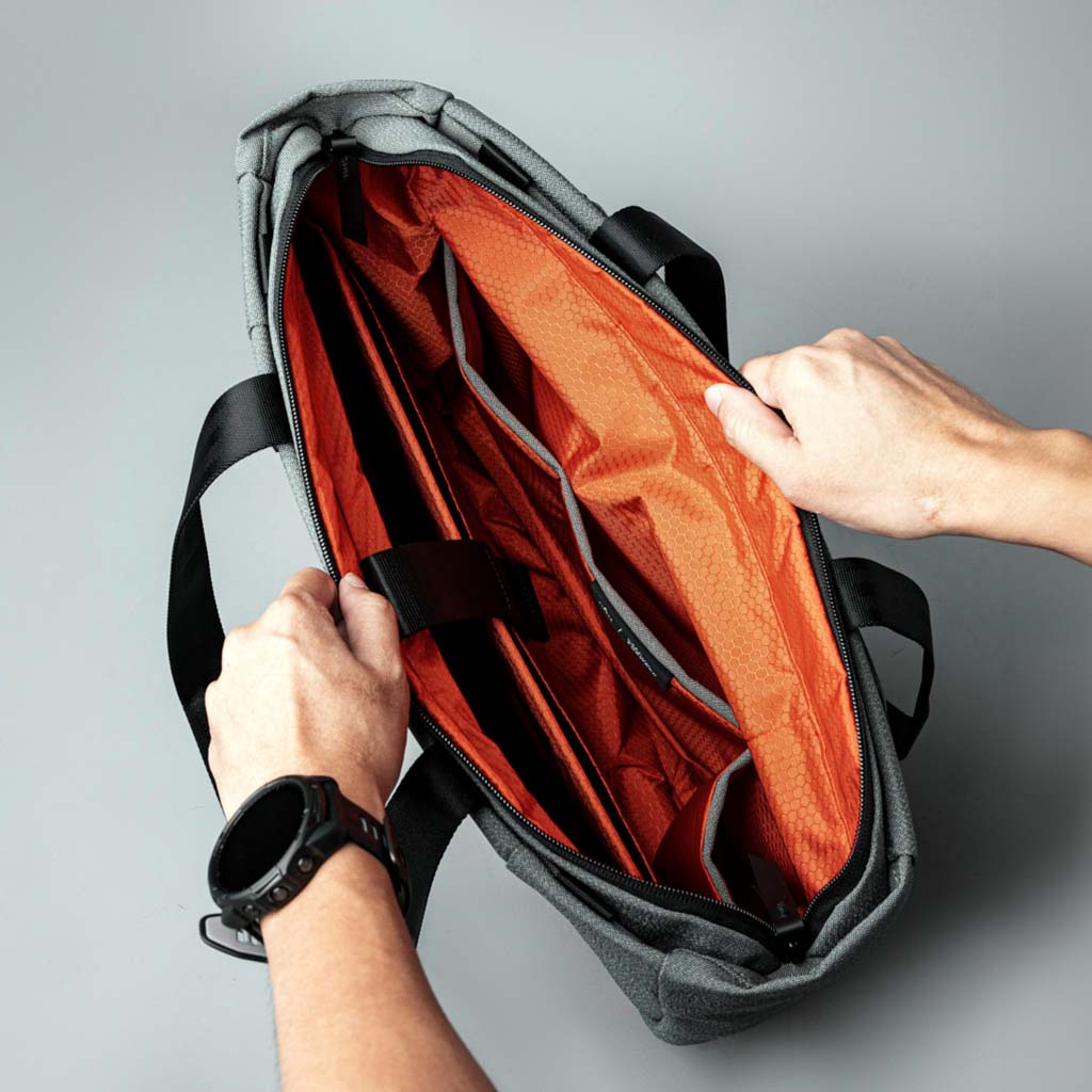 Bravo Tote Alpaka AA010370217 Tote Bags 14L / Sage Grey | Axoflux 600D
