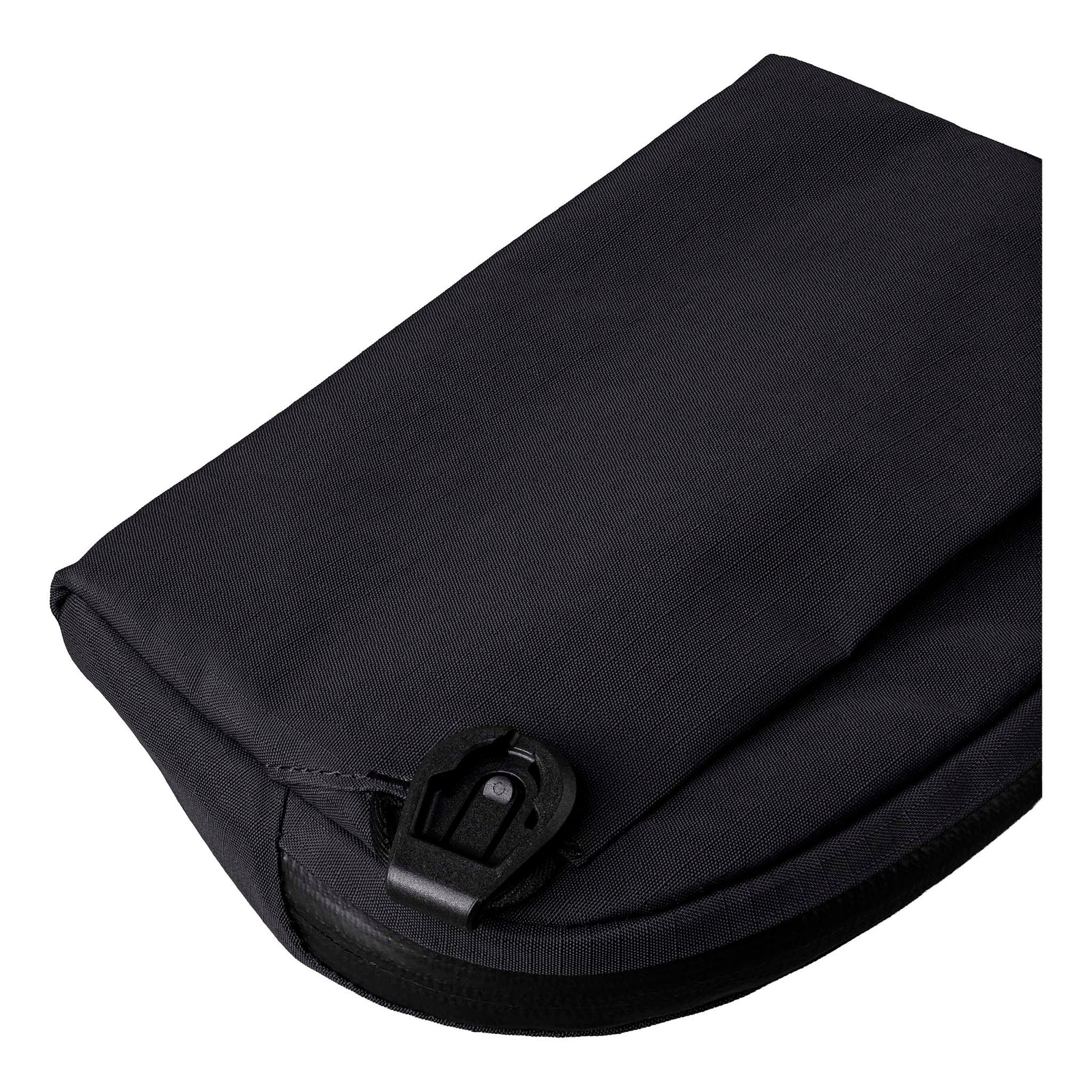 Flight Sling 1L Alpaka AA010530118 Sling Bags 1L / Black | Axoflux 210D