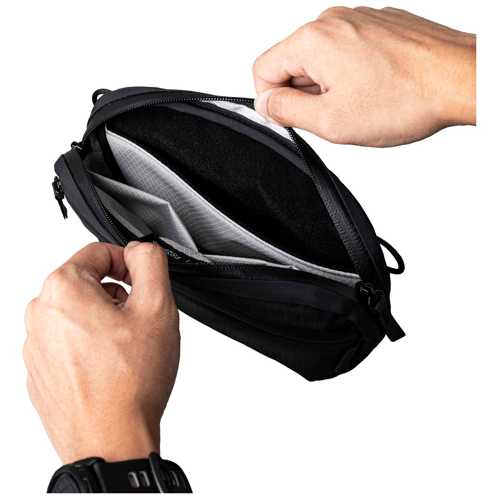 Flight Sling 1L Alpaka AA010530118 Sling Bags 1L / Black | Axoflux 210D