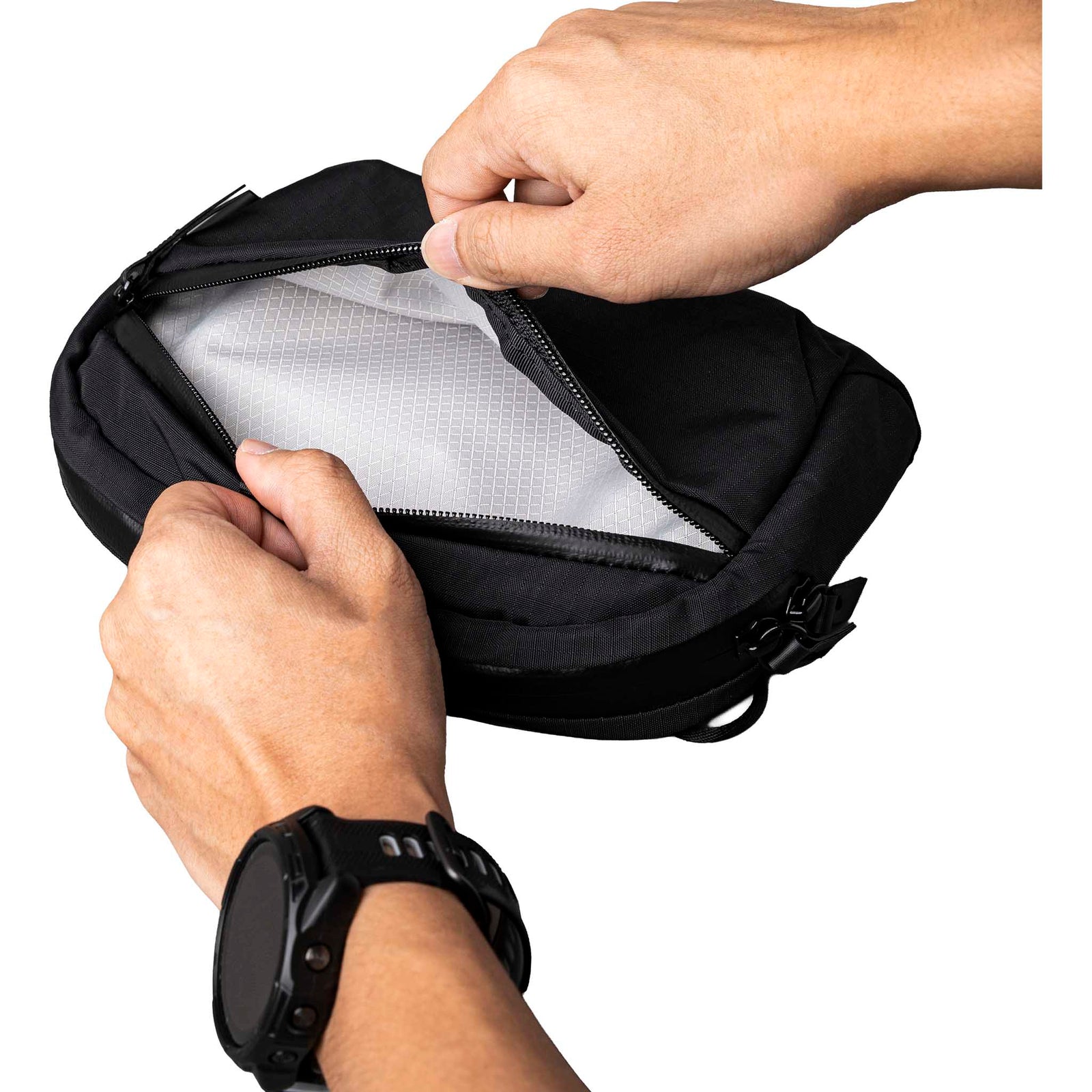 Flight Sling 1L Alpaka AA010530118 Sling Bags 1L / Black | Axoflux 210D