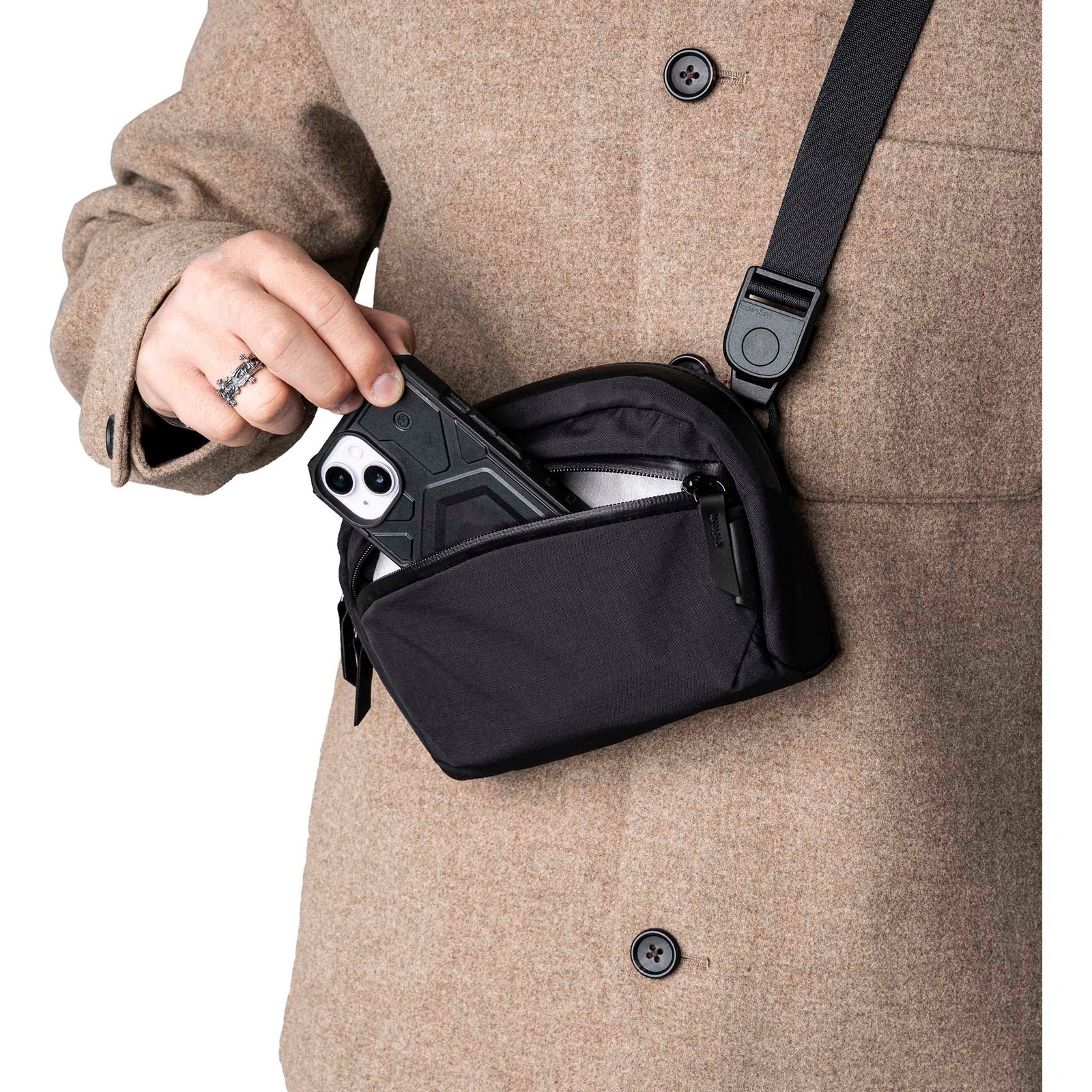 Flight Sling 1L Alpaka AA010530118 Sling Bags 1L / Black | Axoflux 210D