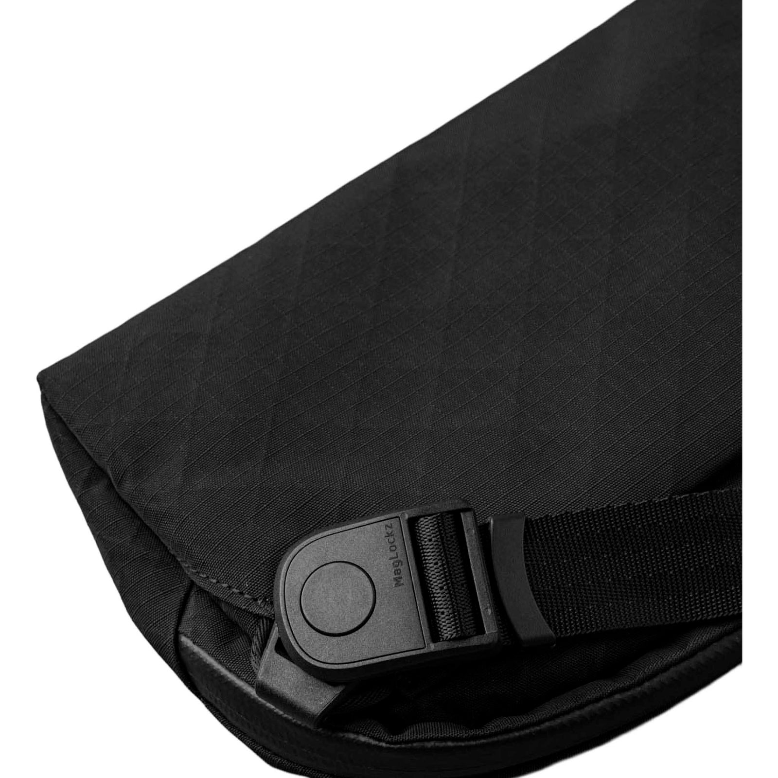 Flight Sling 1L Alpaka AA010530126 Sling Bags 1L / Black | Axogrid 210D