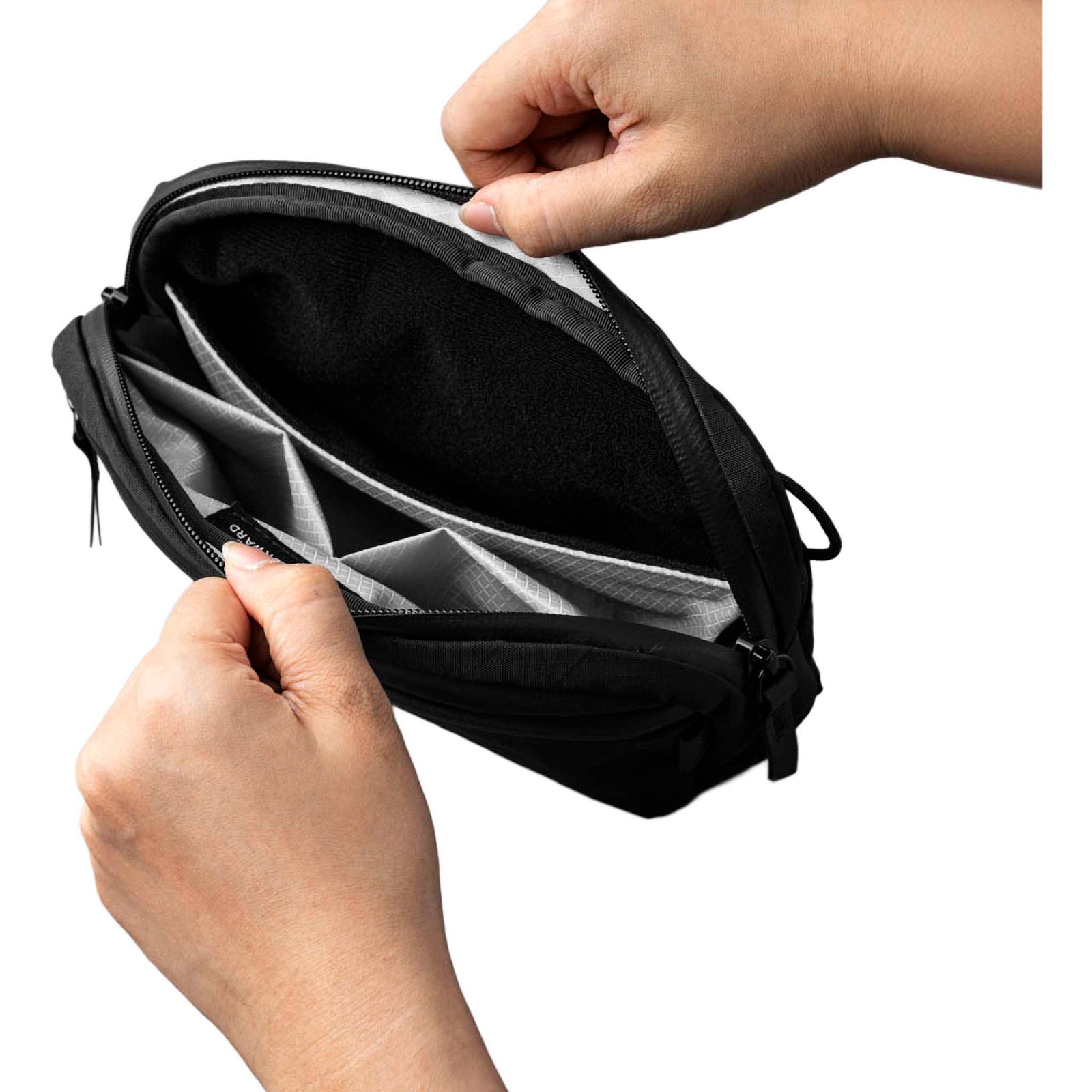 Flight Sling 1L Alpaka AA010530126 Sling Bags 1L / Black | Axogrid 210D