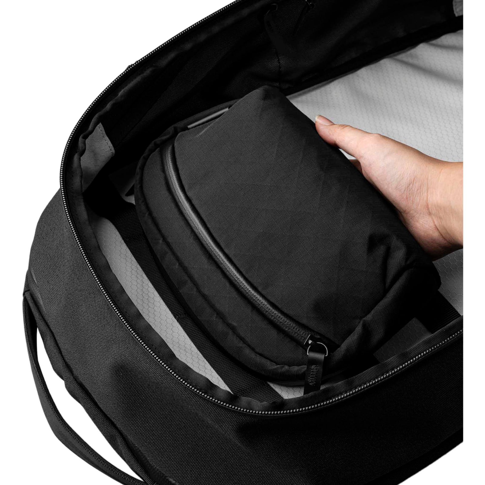 Flight Sling 1L Alpaka AA010530126 Sling Bags 1L / Black | Axogrid 210D