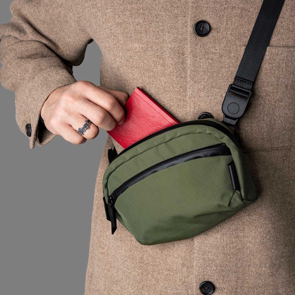 Flight Sling 1L Alpaka AA010530518 Sling Bags 1L / Green | Axoflux 210D
