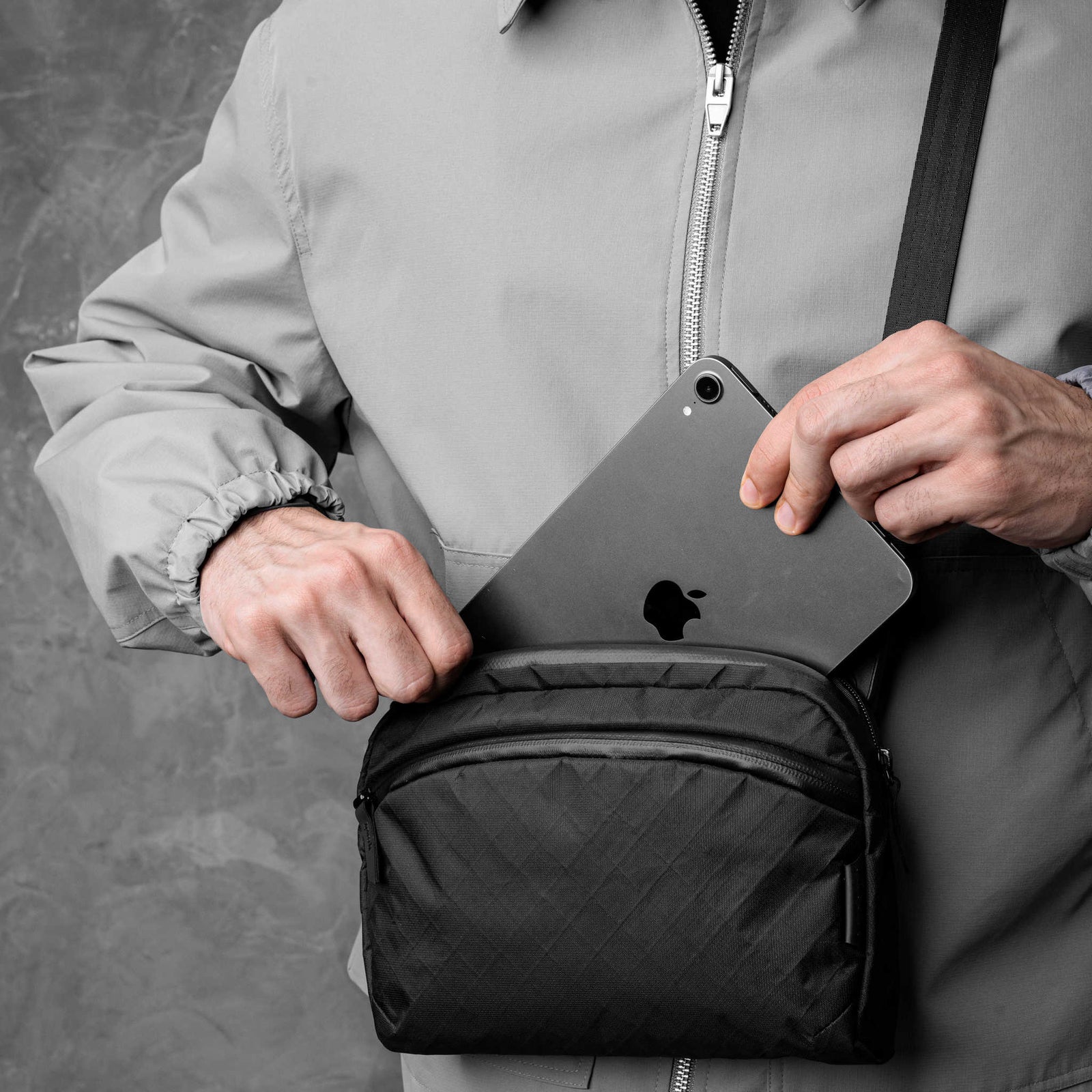 Flight Sling 2L Alpaka AA010460130 Sling Bags 2L / Black Ultradyne 100D