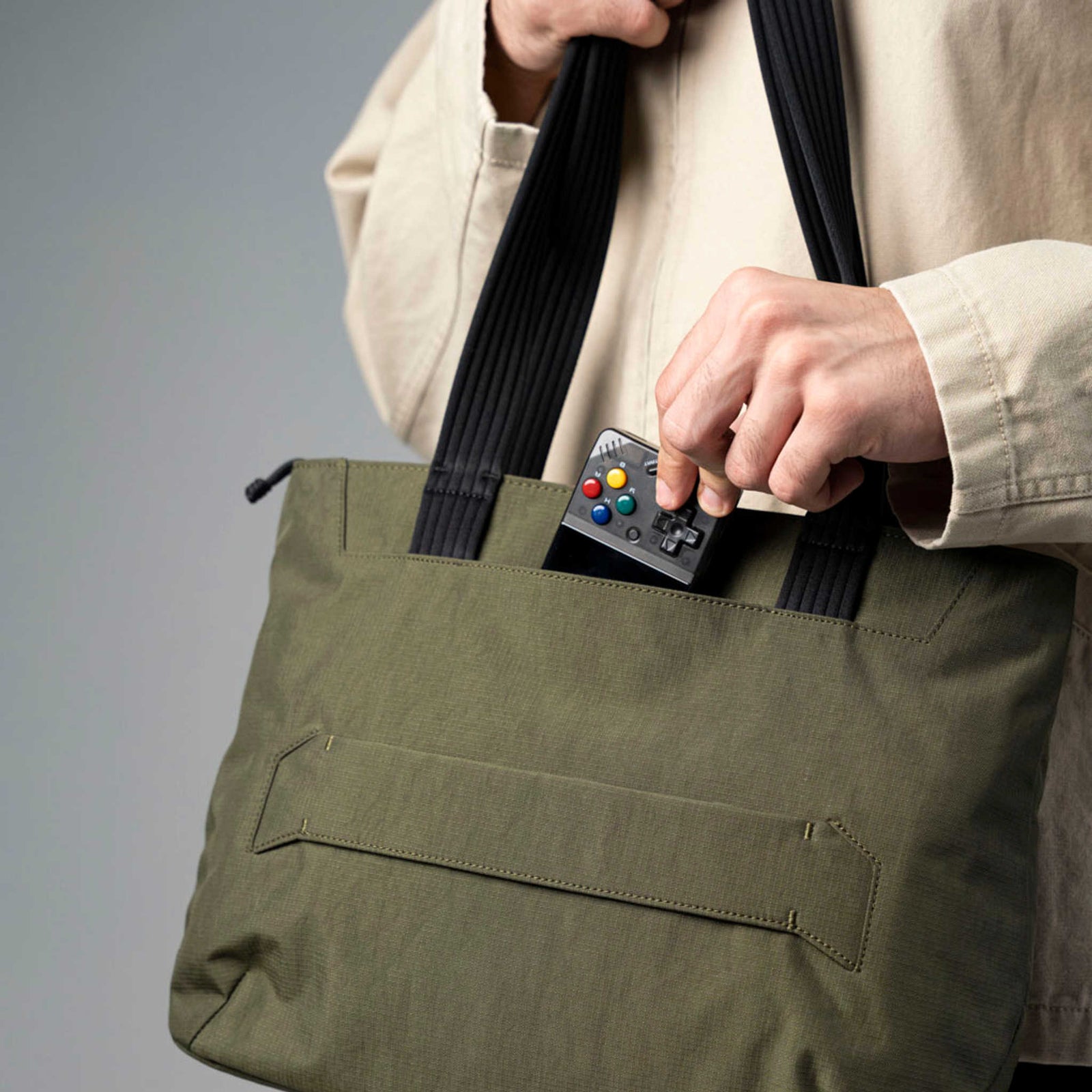 Flight Tote (S) Alpaka AD011010524 Tote Bags One Size / Green Axoflux 400D Ripstop Nylon