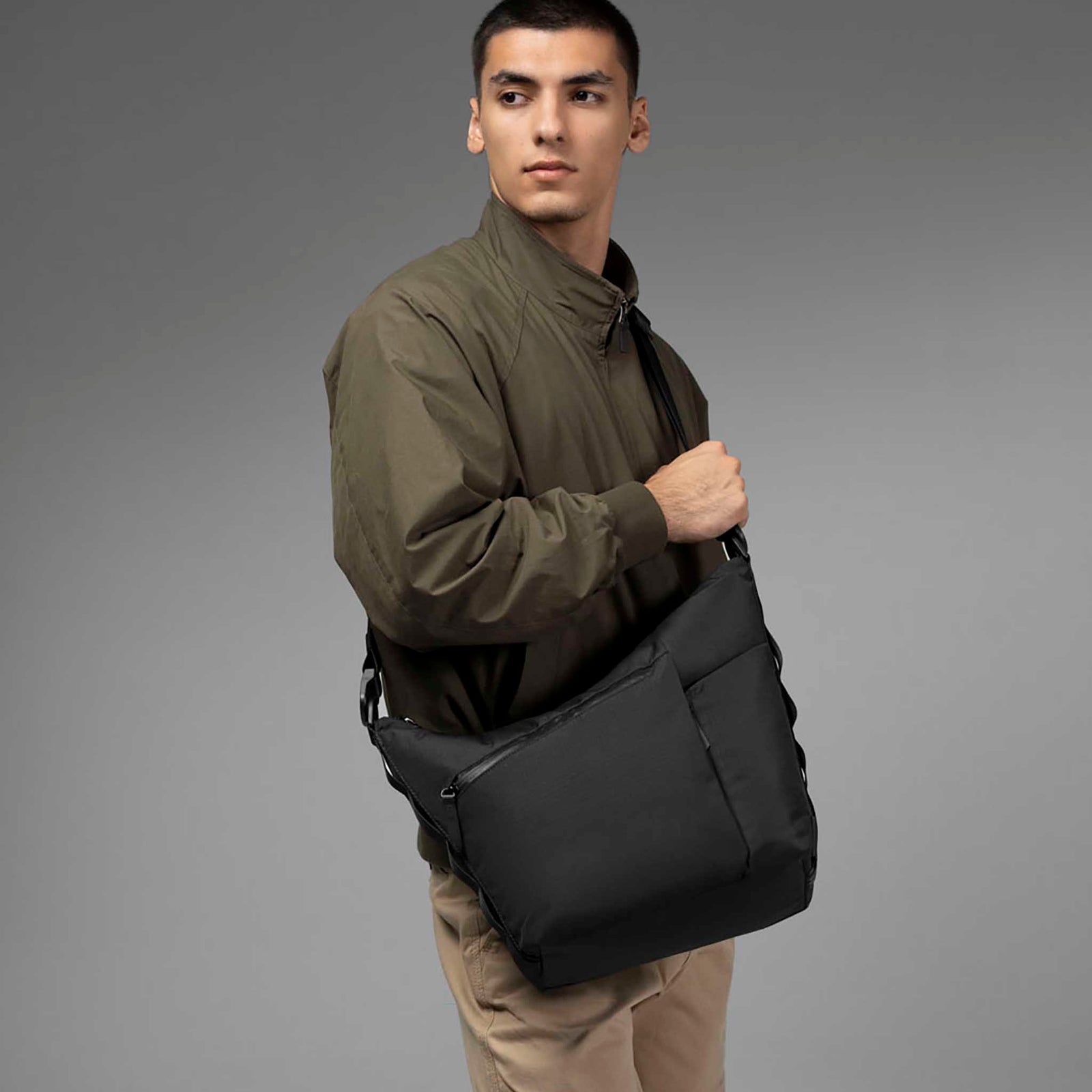 Flow Satchel Alpaka AD010720118 Satchels 10L / Black Axolux 210D