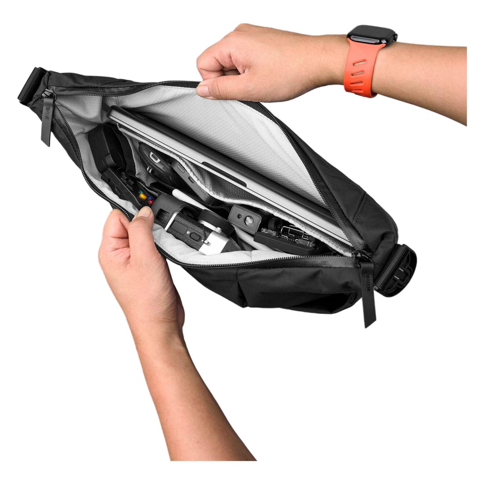 Flow Satchel Alpaka AD010720118 Satchels 10L / Black Axolux 210D