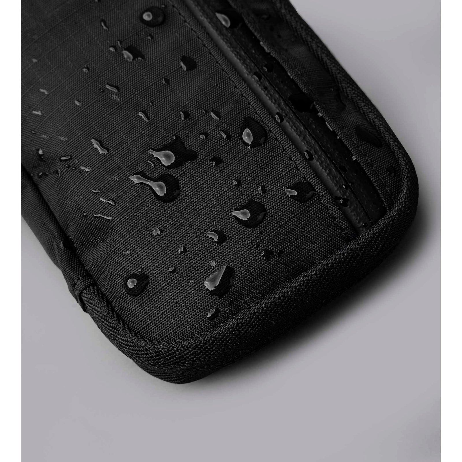 HUB Pouch V2 Alpaka AD010880118 Pouches One Size / Black | Axoflux 210D