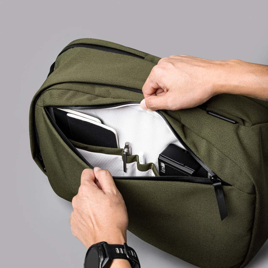Metro Backpack Pro Alpaka AA010520517 Backpacks 24L / Army Green | Axoflux 600D