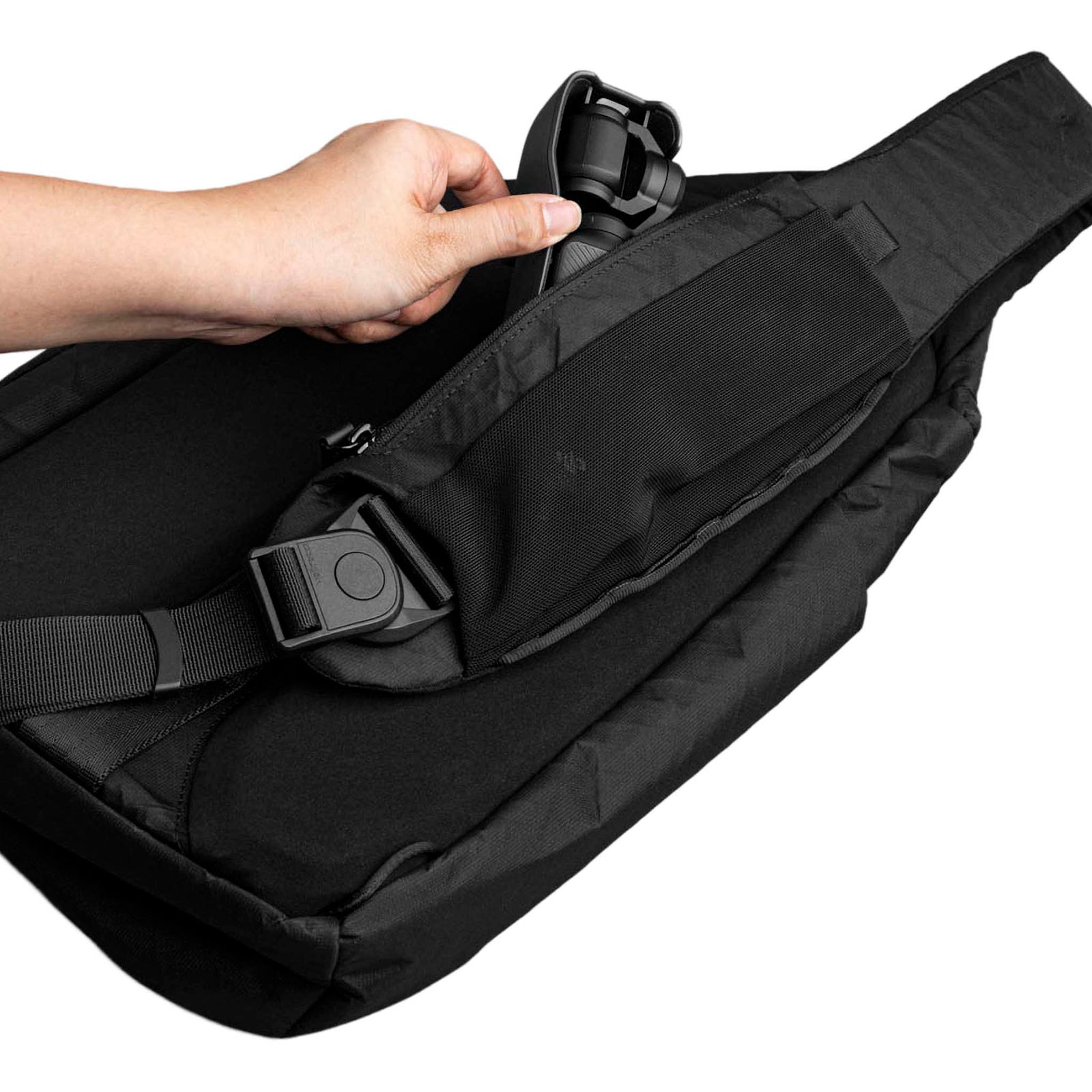Metro Crossbody | Left Shoulder Alpaka AA010550130 Sling Bags One Size / Black Ultradyne 100D