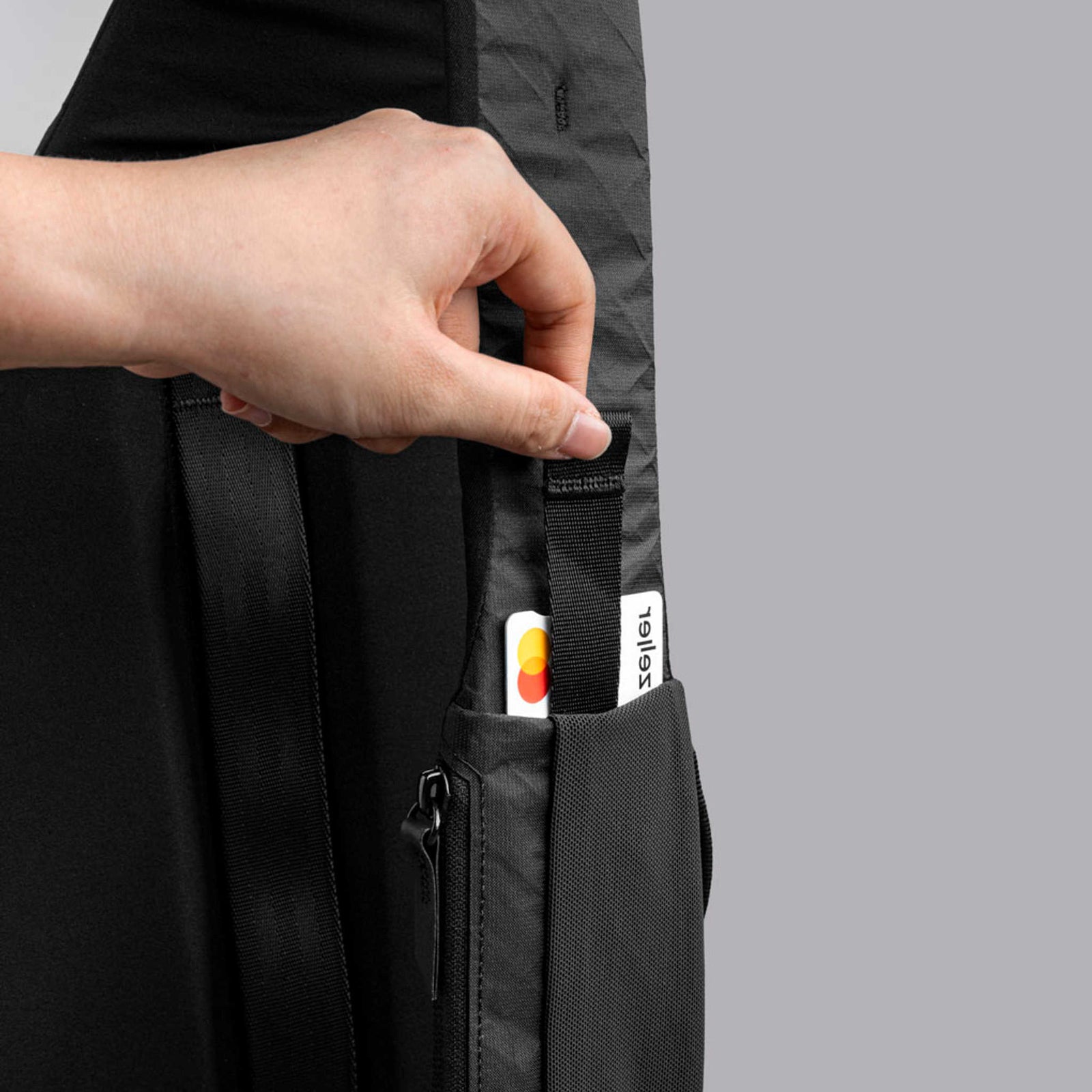 Metro Crossbody | Left Shoulder Alpaka AA010550130 Sling Bags One Size / Black Ultradyne 100D
