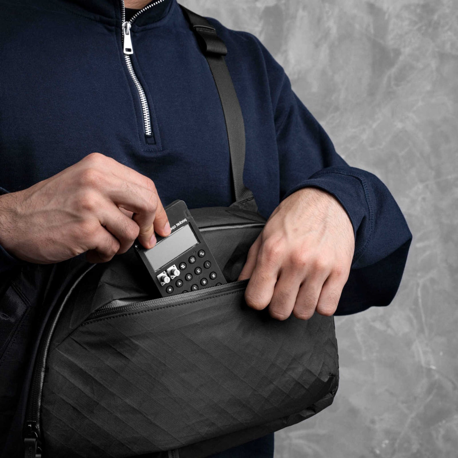 Metro Crossbody | Left Shoulder Alpaka AA010550130 Sling Bags One Size / Black Ultradyne 100D