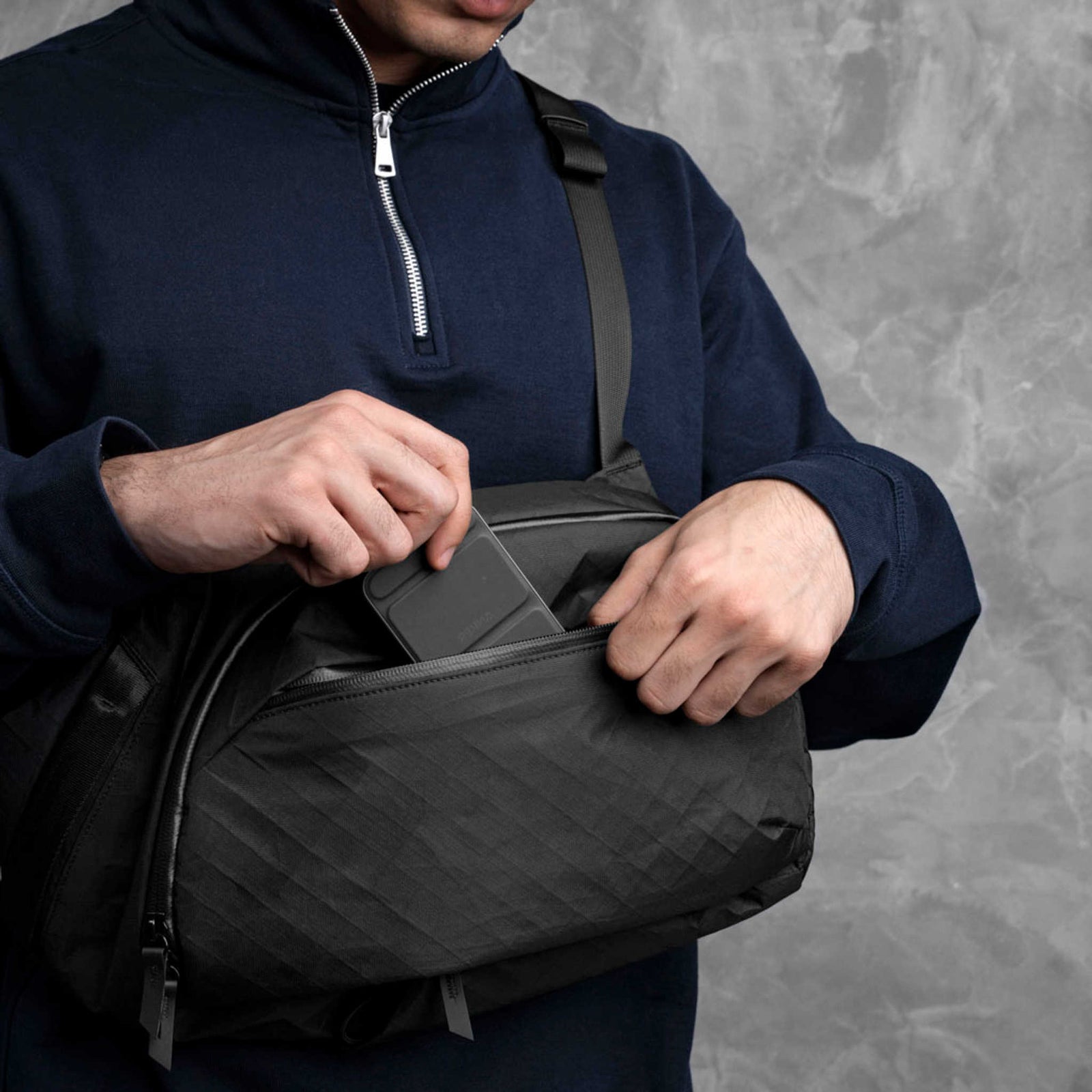 Metro Crossbody | Left Shoulder Alpaka AA010550130 Sling Bags One Size / Black Ultradyne 100D