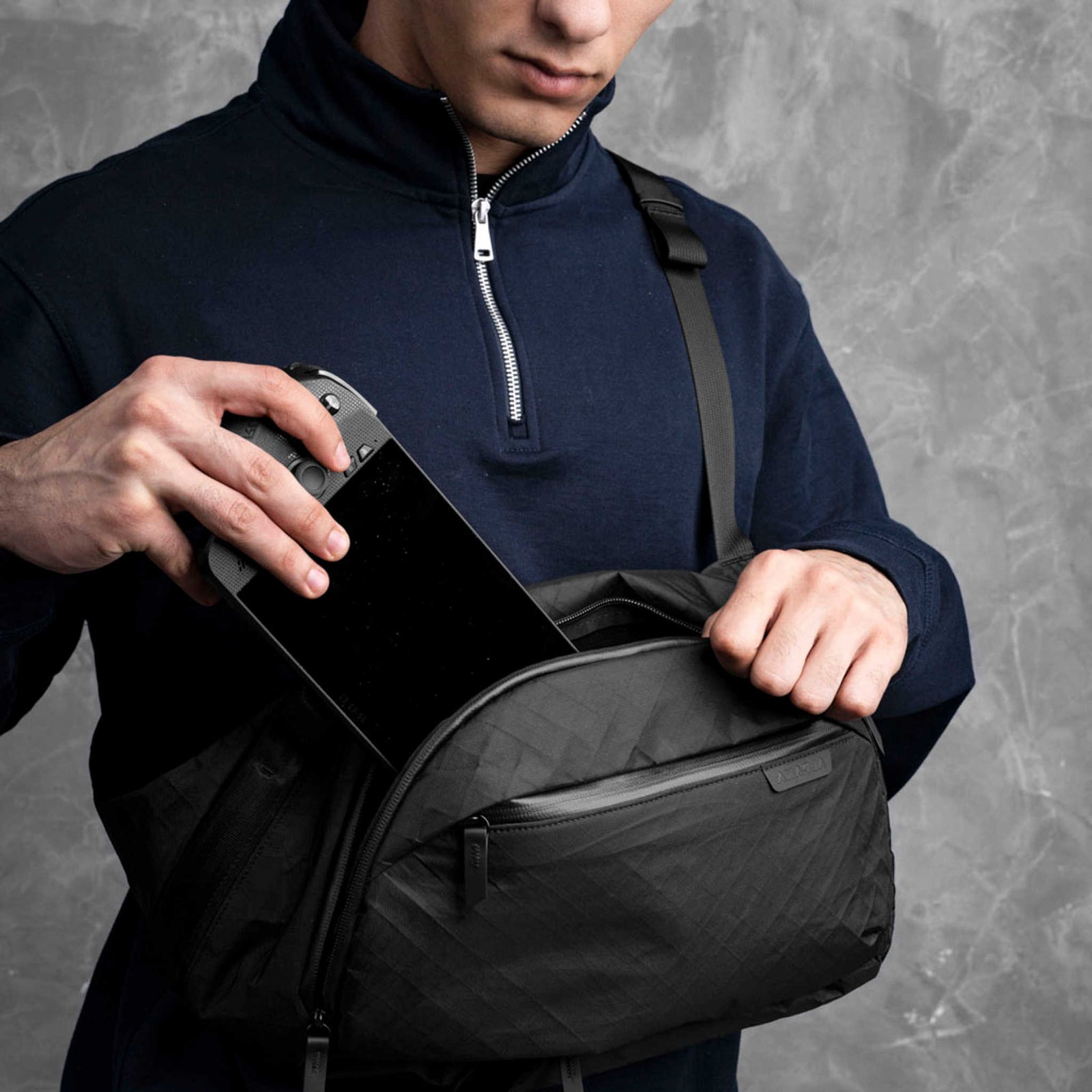 Metro Crossbody | Left Shoulder Alpaka AA010550130 Sling Bags One Size / Black Ultradyne 100D