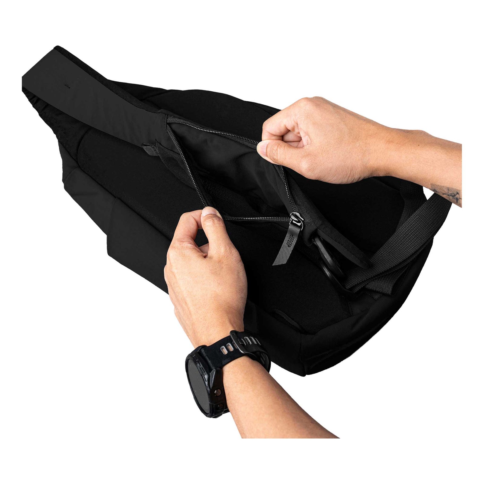 Metro Crossbody | Right Shoulder Alpaka AA010560118 Sling Bags One Size / Black | Axoflux 210D