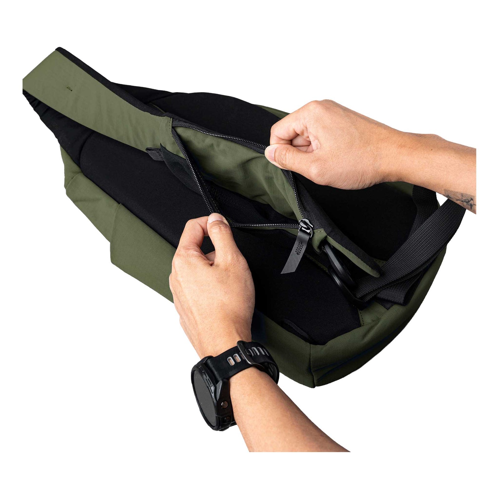 Metro Crossbody | Right Shoulder Alpaka AA010560518 Sling Bags One Size / Green | Axoflux 210D