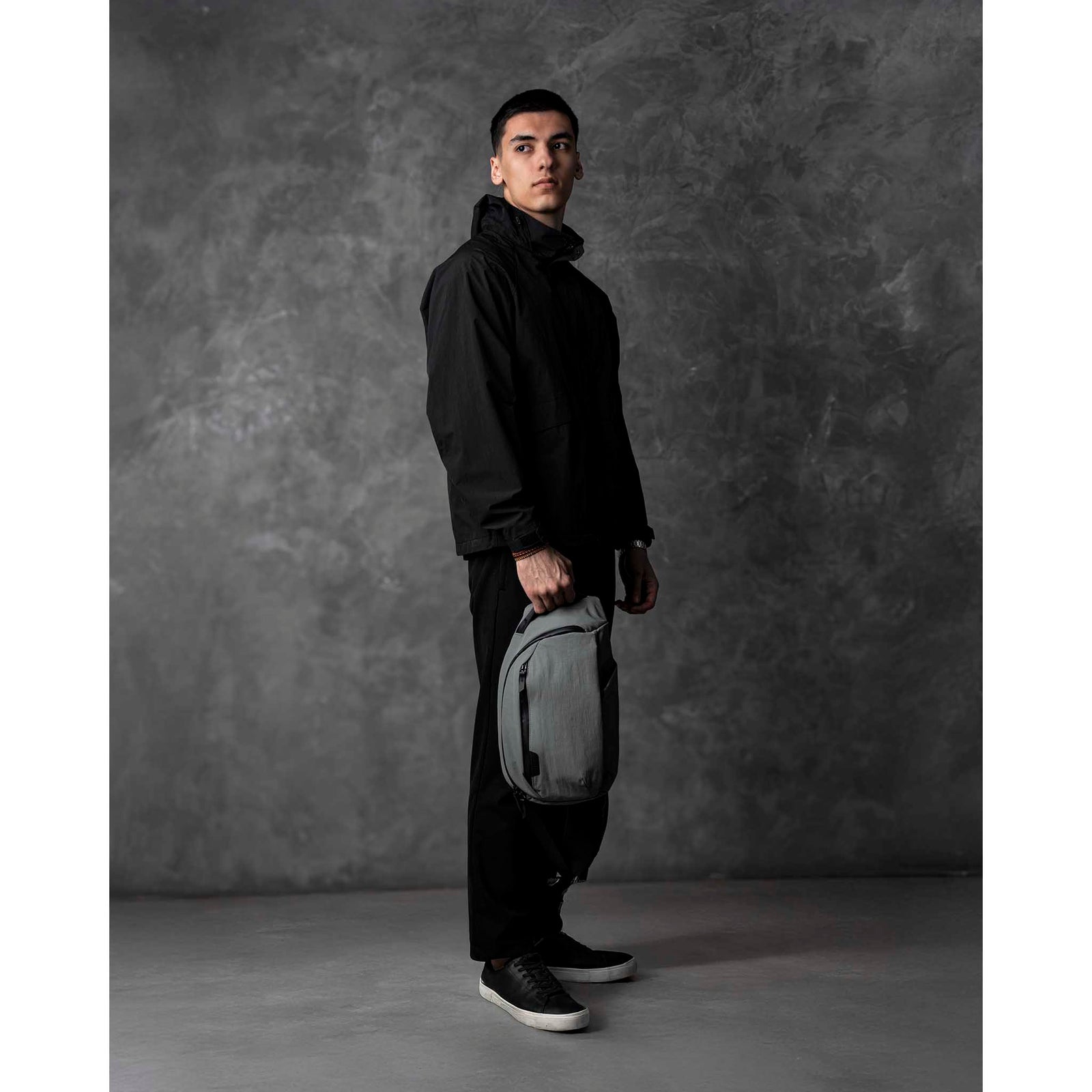 Metro Crossbody | Right Shoulder Alpaka AA010560218 Sling Bags One Size / Grey | Axoflux 210D