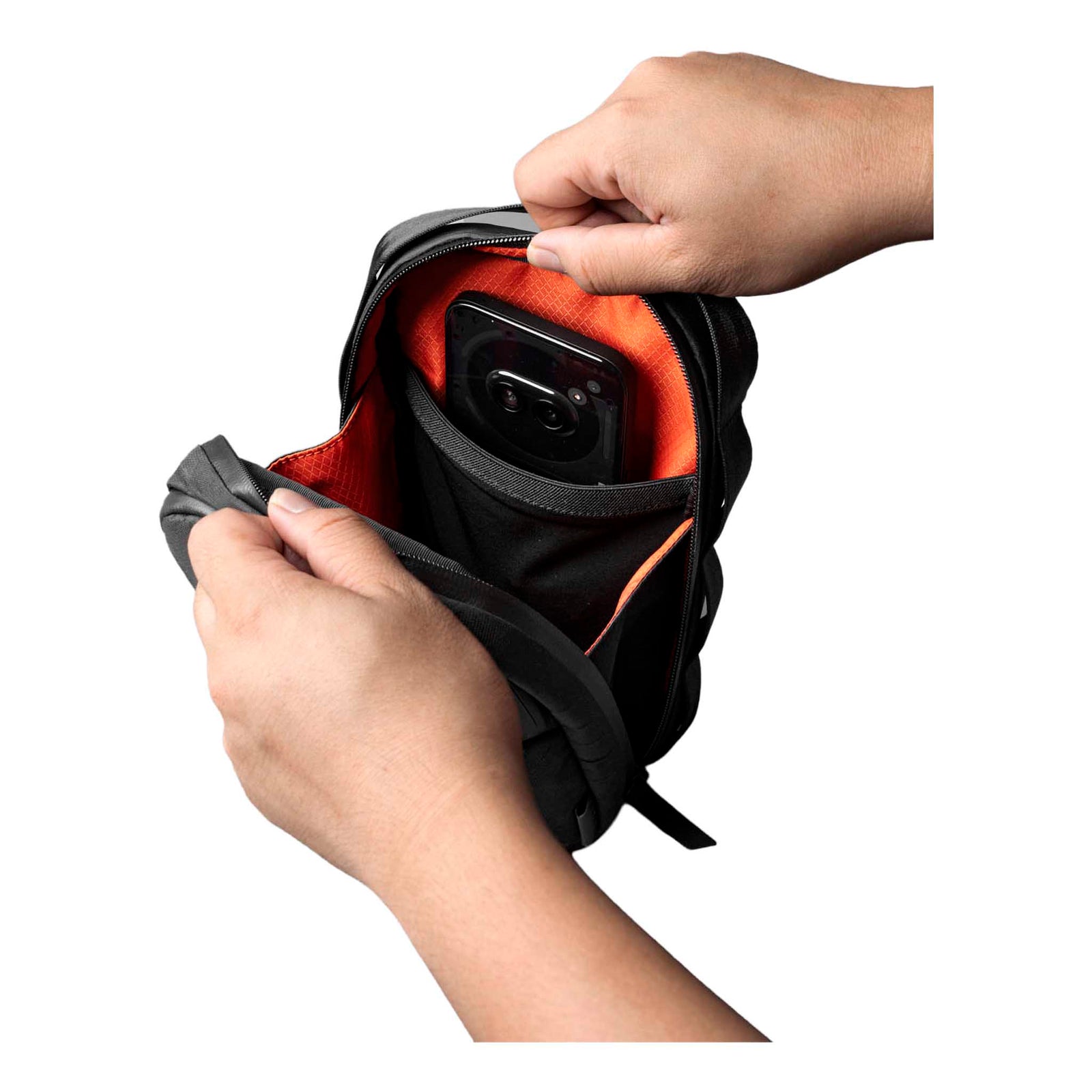 Metro Sling V2 Alpaka AD010630130 Sling Bags 2.5L / Black Ultradyne 100D