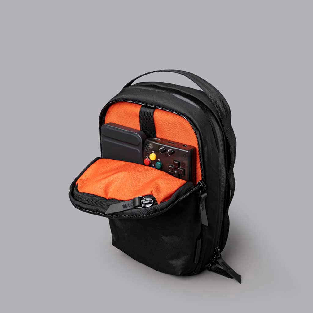 Metro Sling V2 Alpaka AD010630106 Sling Bags 2.5L / Black | X-Pac VX42