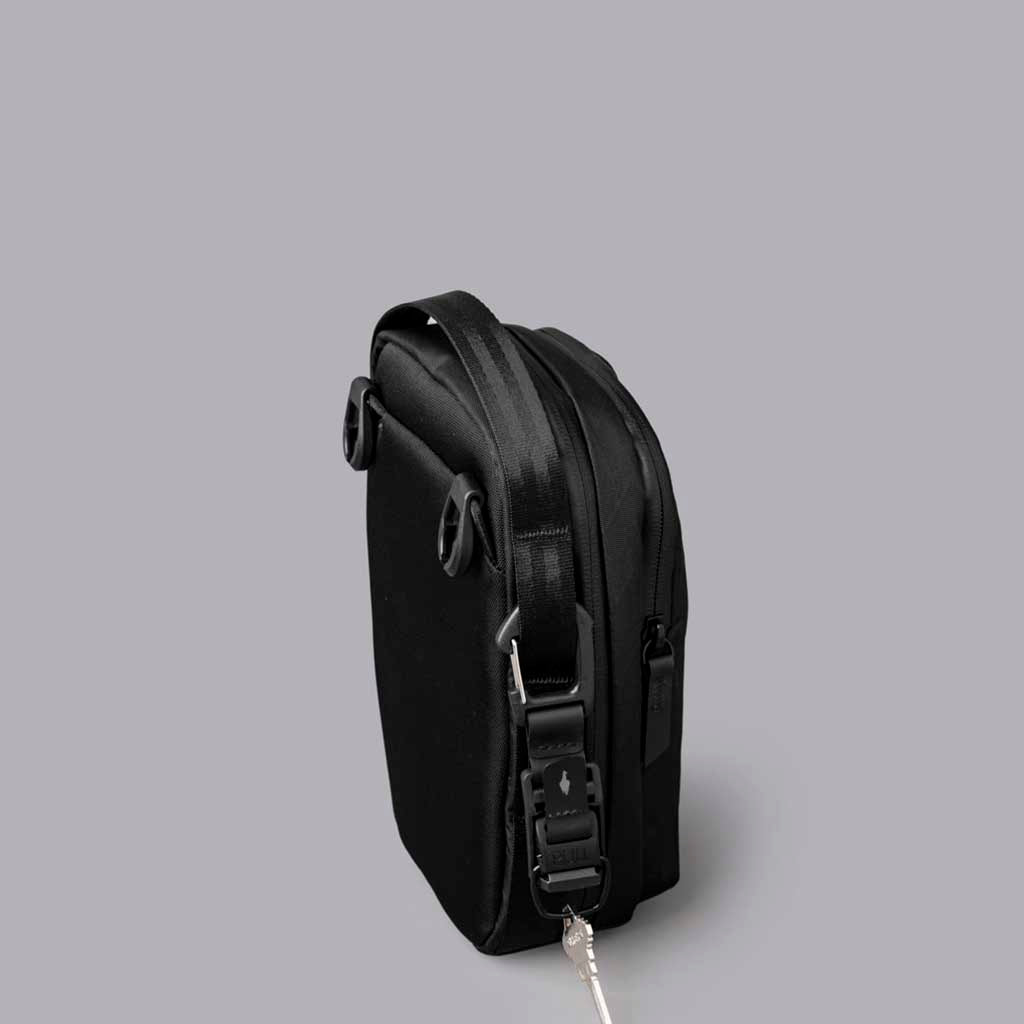 Metro Sling V2 Alpaka AD010630106 Sling Bags 2.5L / Black | X-Pac VX42