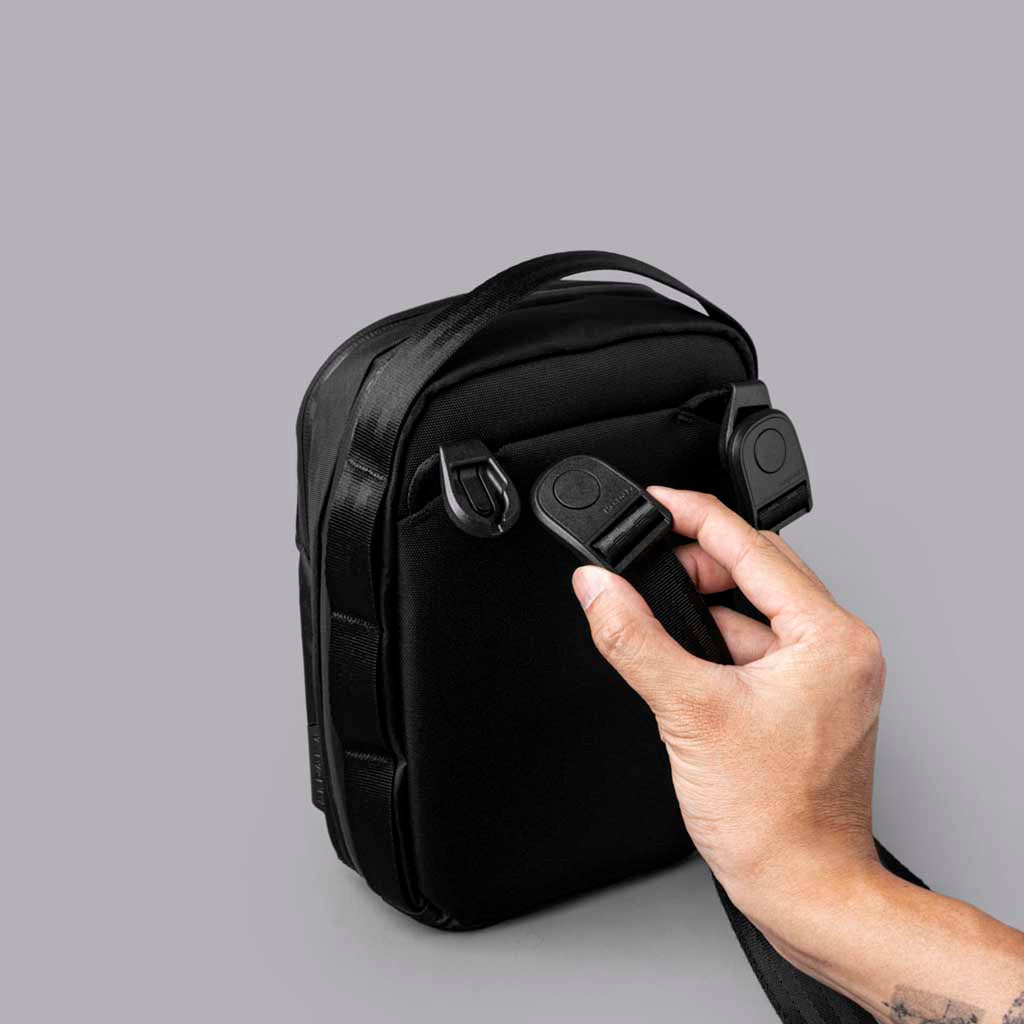 Metro Sling V2 Alpaka AD010630106 Sling Bags 2.5L / Black | X-Pac VX42