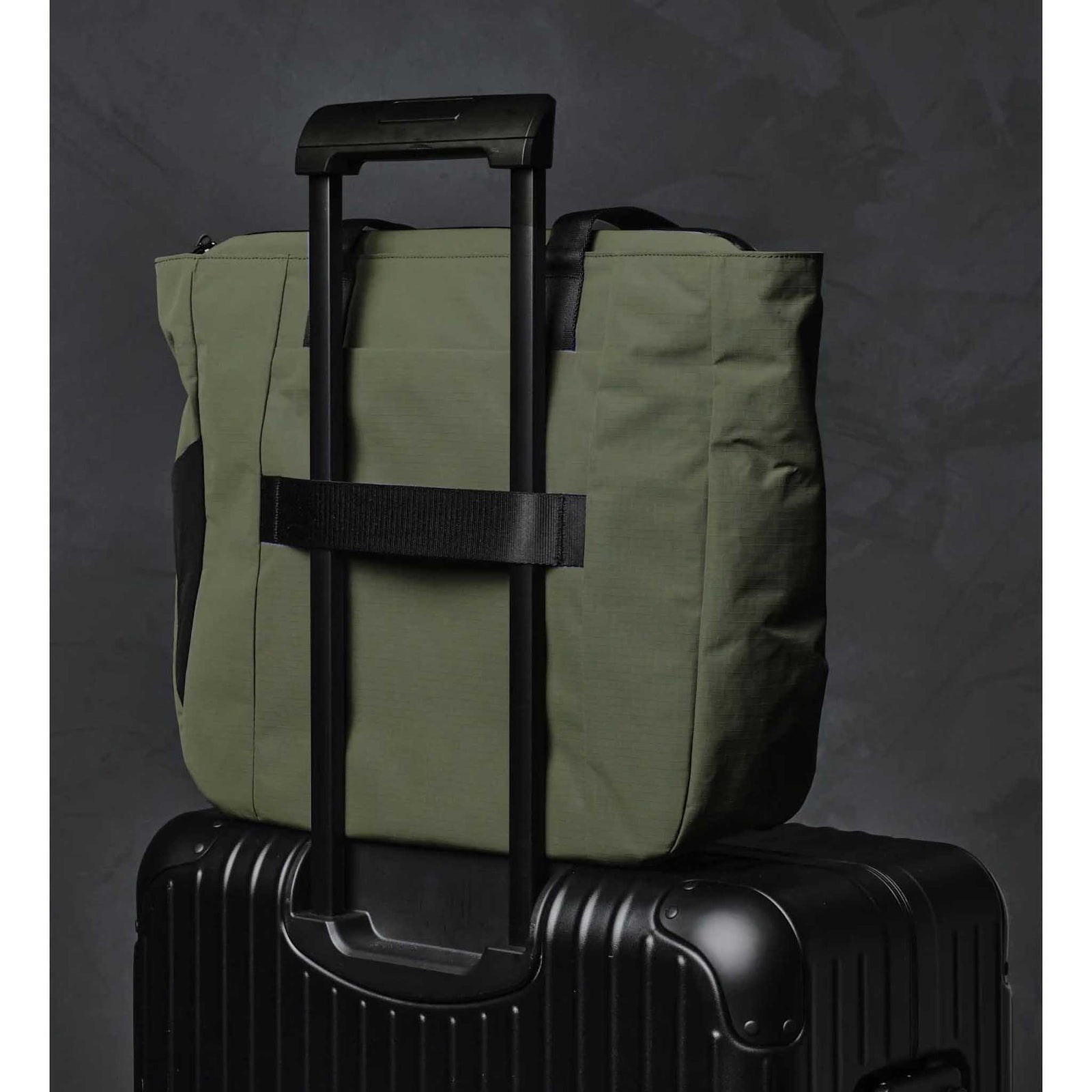Metro Tote Alpaka AA010500518 Tote Bags One Size / Green | Axoflux 210D
