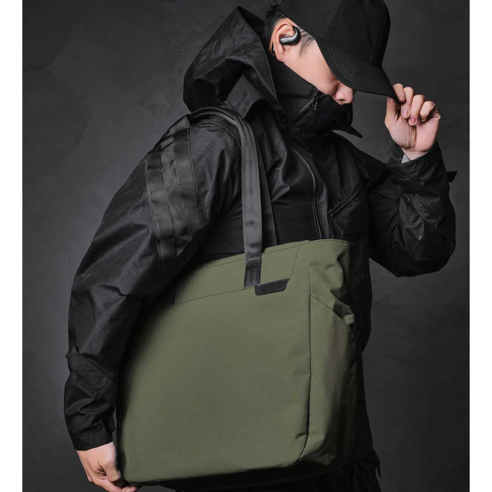 Metro Tote Alpaka AA010500518 Tote Bags One Size / Green | Axoflux 210D