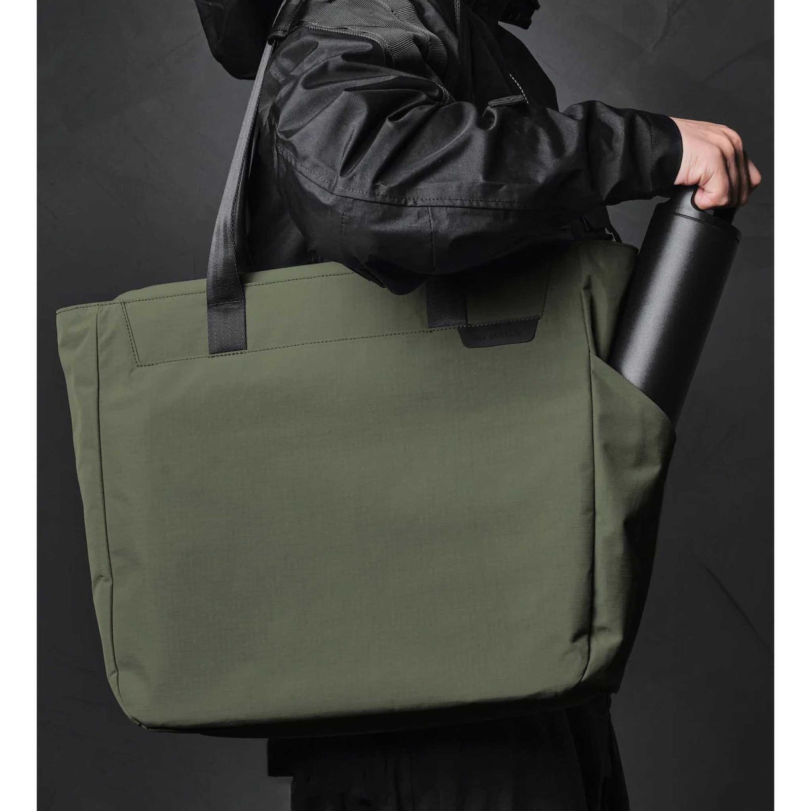 Metro Tote Alpaka AA010500518 Tote Bags One Size / Green | Axoflux 210D