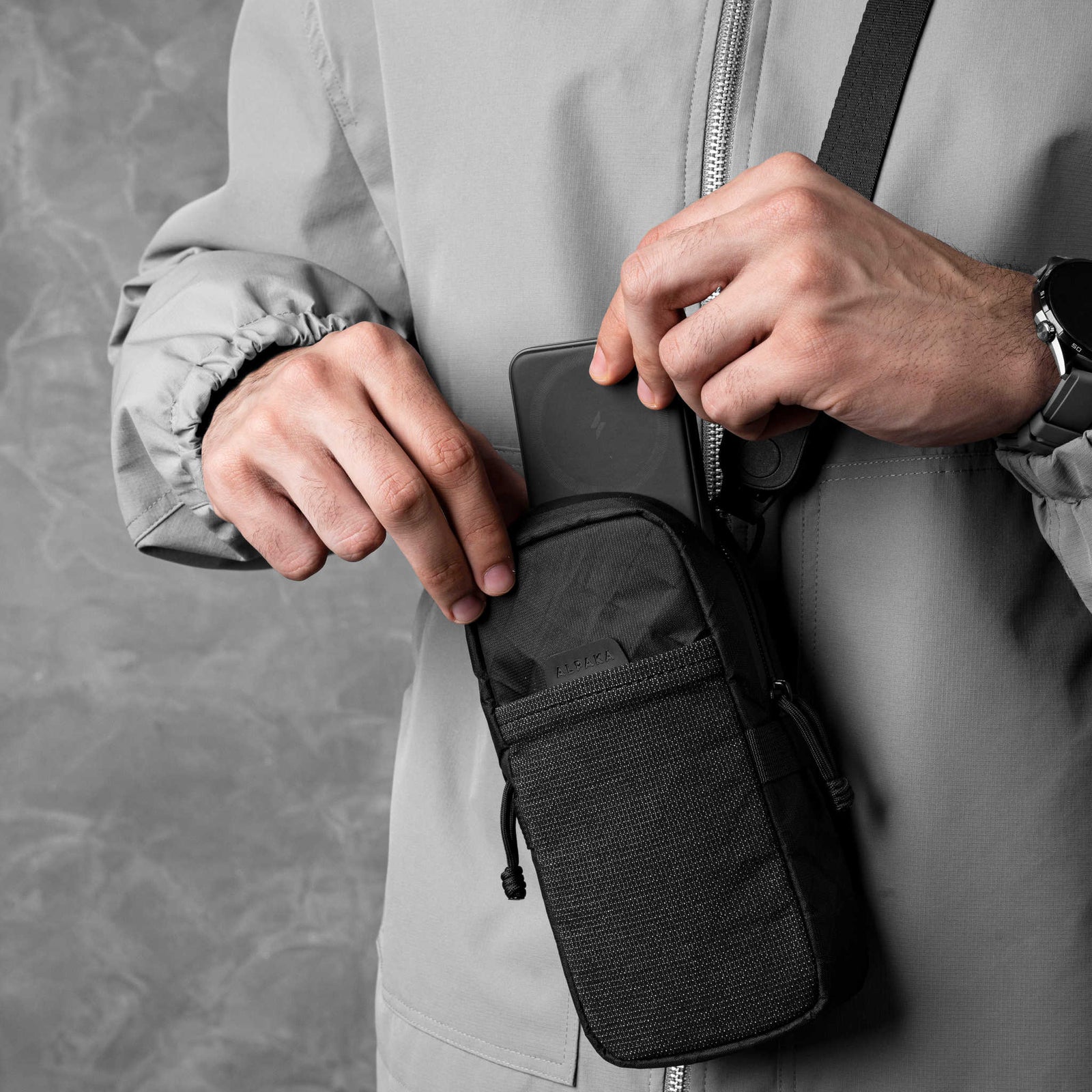 Modular Shoulder Pocket Max Alpaka AD010930130 Phone Pockets Max / Black Ultradyne 100D
