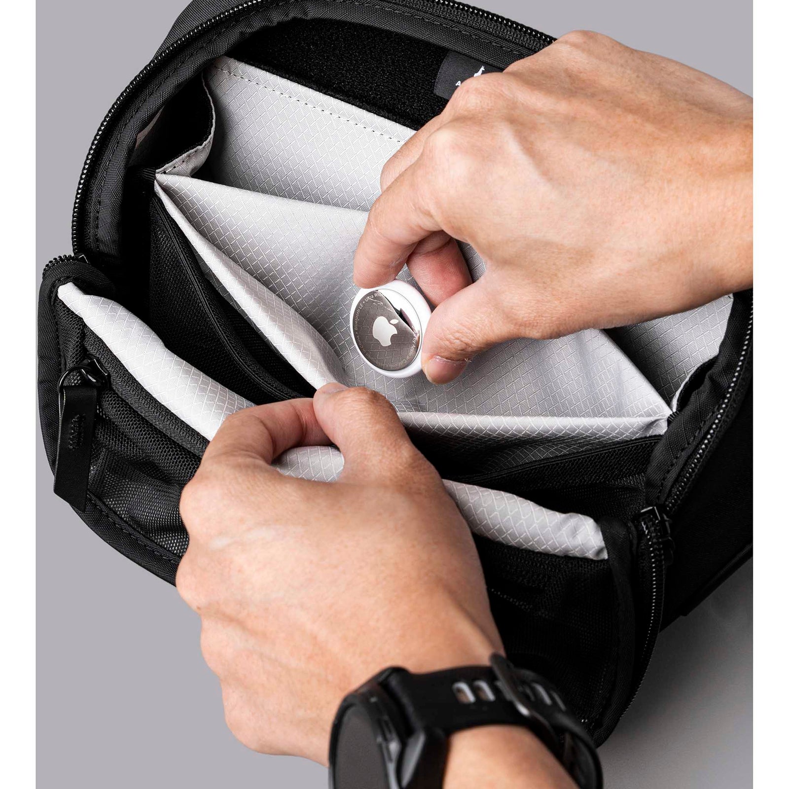 Vertex Pouch Mini Alpaka AD010730121 Tech Pouches 2L / Black | Axoflux 300D