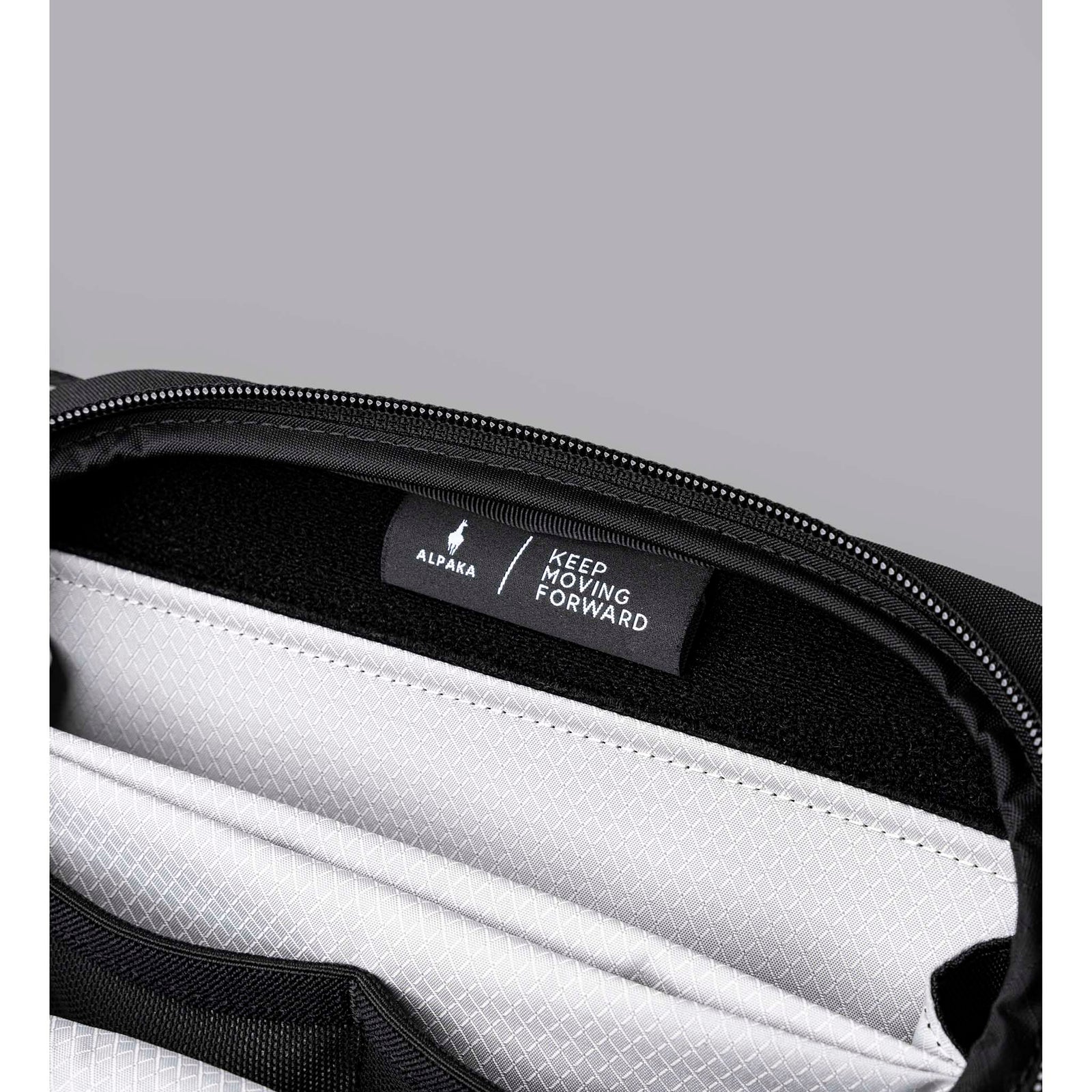 Vertex Pouch Mini Alpaka AD010730121 Tech Pouches 2L / Black | Axoflux 300D