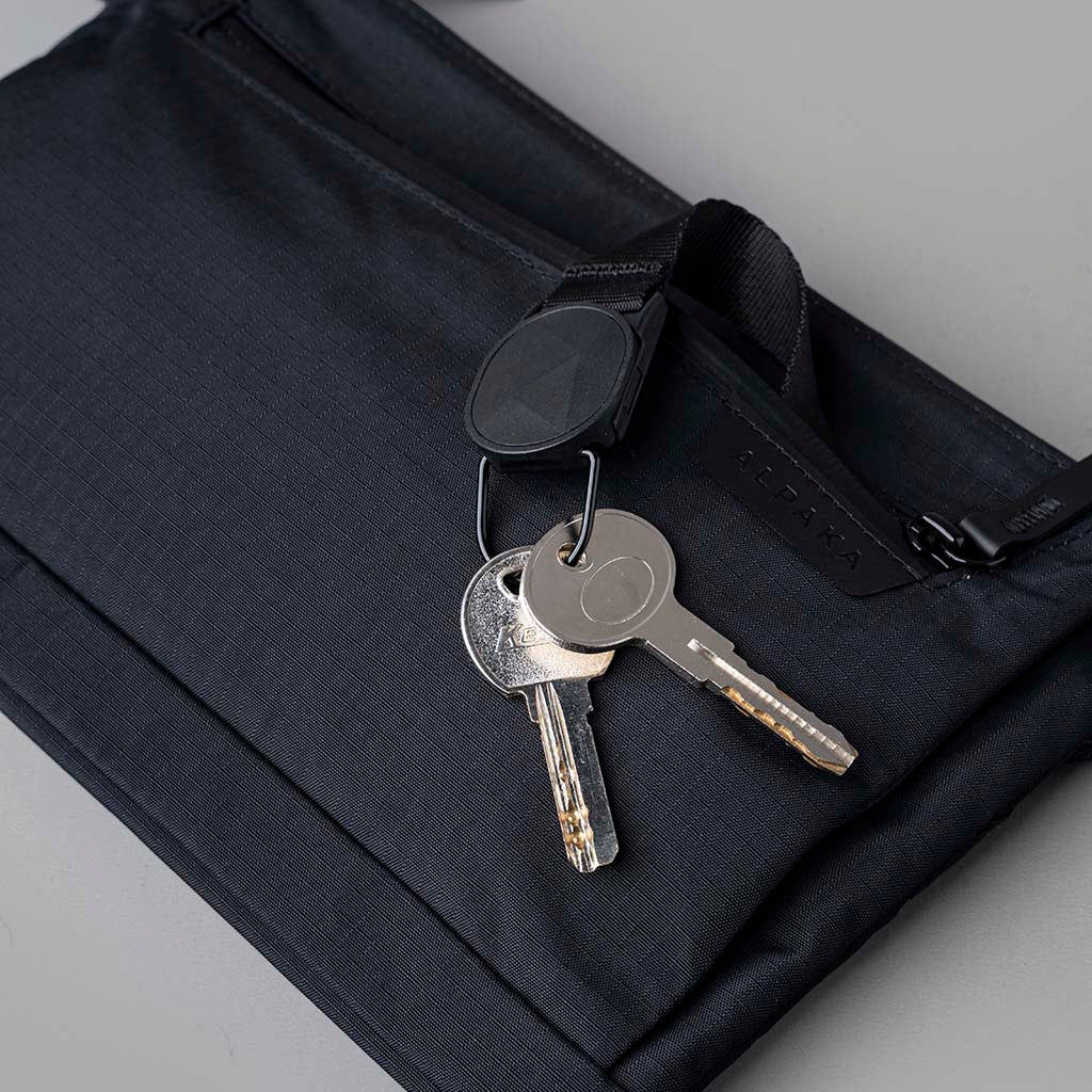 Zip Pouch Max v2 Alpaka AD010650118 Sling Bags 2L / Black | Axoflux 210D