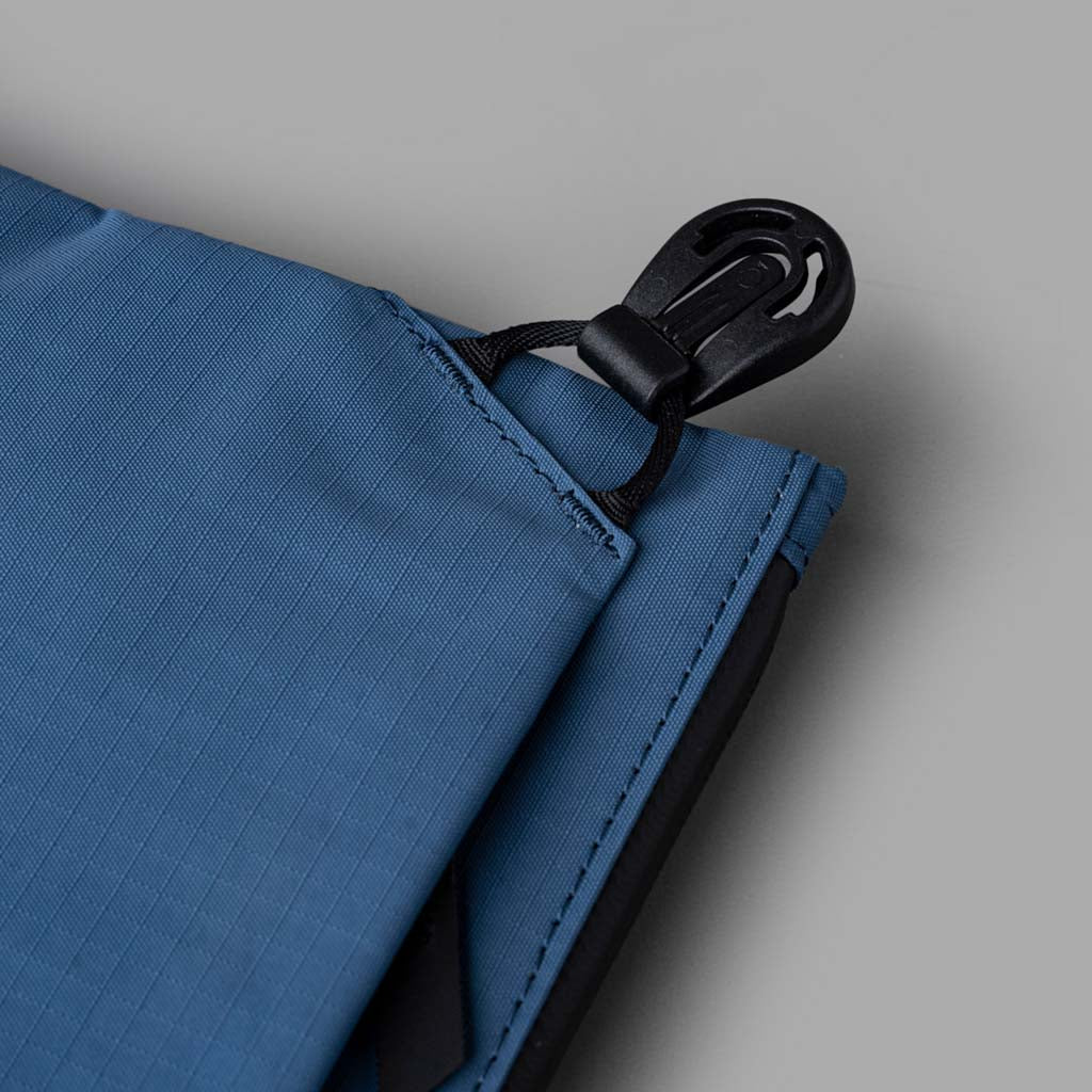 Zip Pouch Max v2 Alpaka AD010650618 Sling Bags 2L / Blue | Axoflux 210D