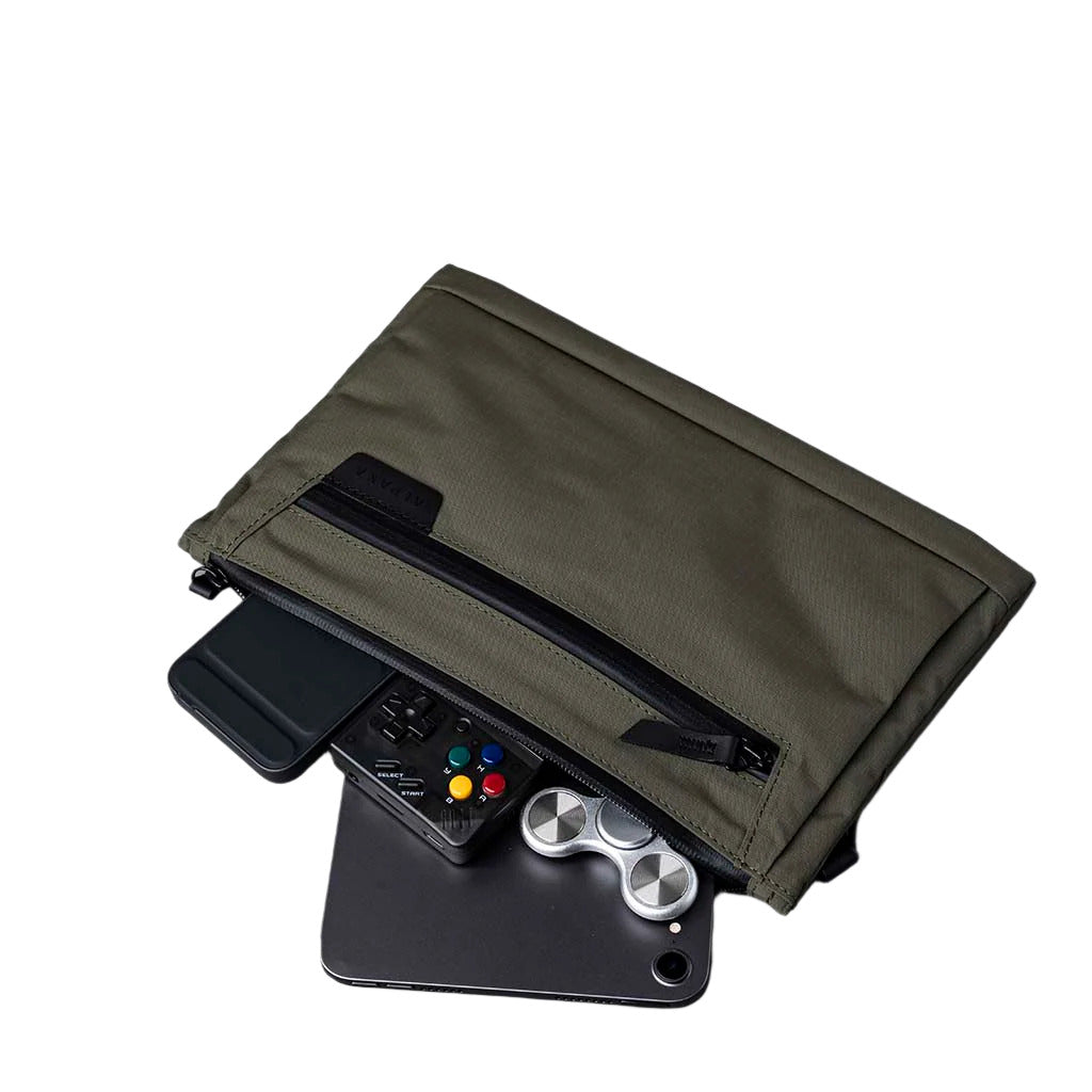 Zip Pouch Max v2 Alpaka AD010650518 Sling Bags 2L / Green | Axoflux 210D