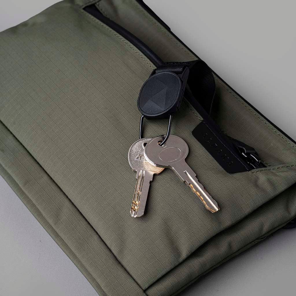 Zip Pouch Max v2 Alpaka AD010650518 Sling Bags 2L / Green | Axoflux 210D
