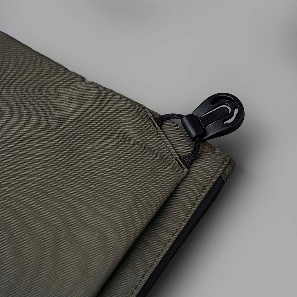 Zip Pouch Max v2 Alpaka AD010650518 Sling Bags 2L / Green | Axoflux 210D