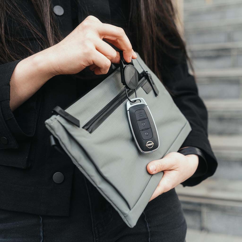 Zip Pouch Max v2 Alpaka AD010650218 Sling Bags 2L / Grey | Axoflux 210D