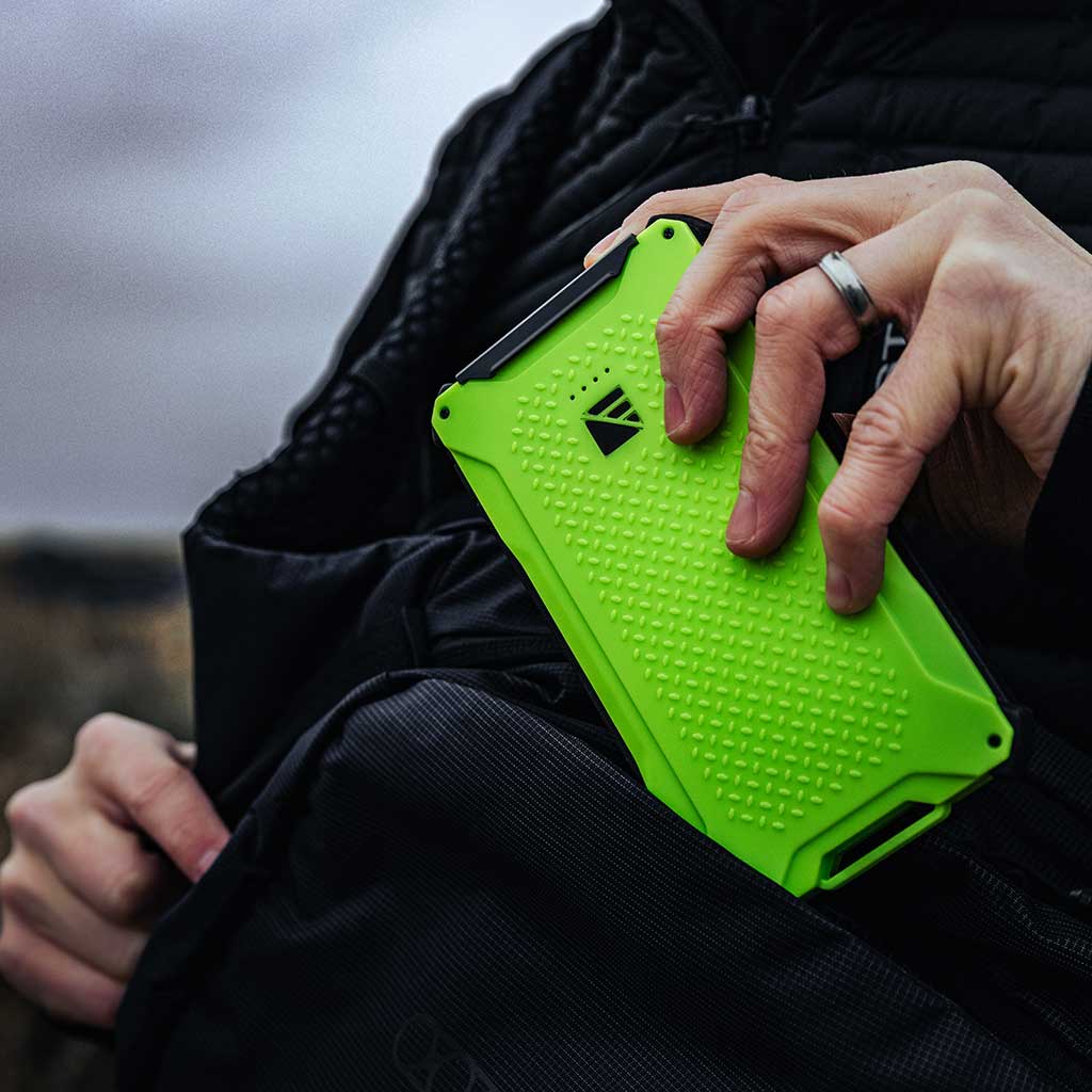 Poseidon Pro Indestructible Charger Dark Energy PSPRO10YGBK Power Banks One Size / Hi-Vis Green