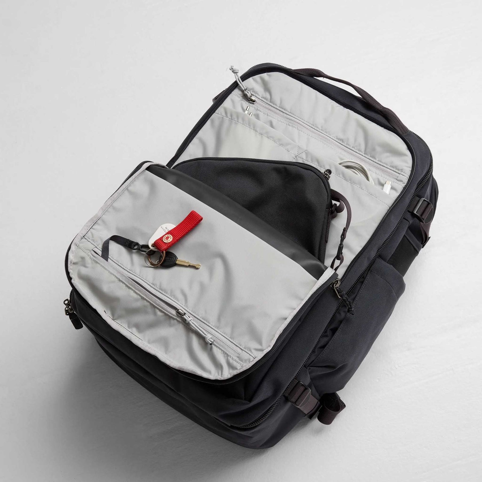 Färden Carry-On Pack Fjällräven F23200303-620 Backpacks 42L / Green