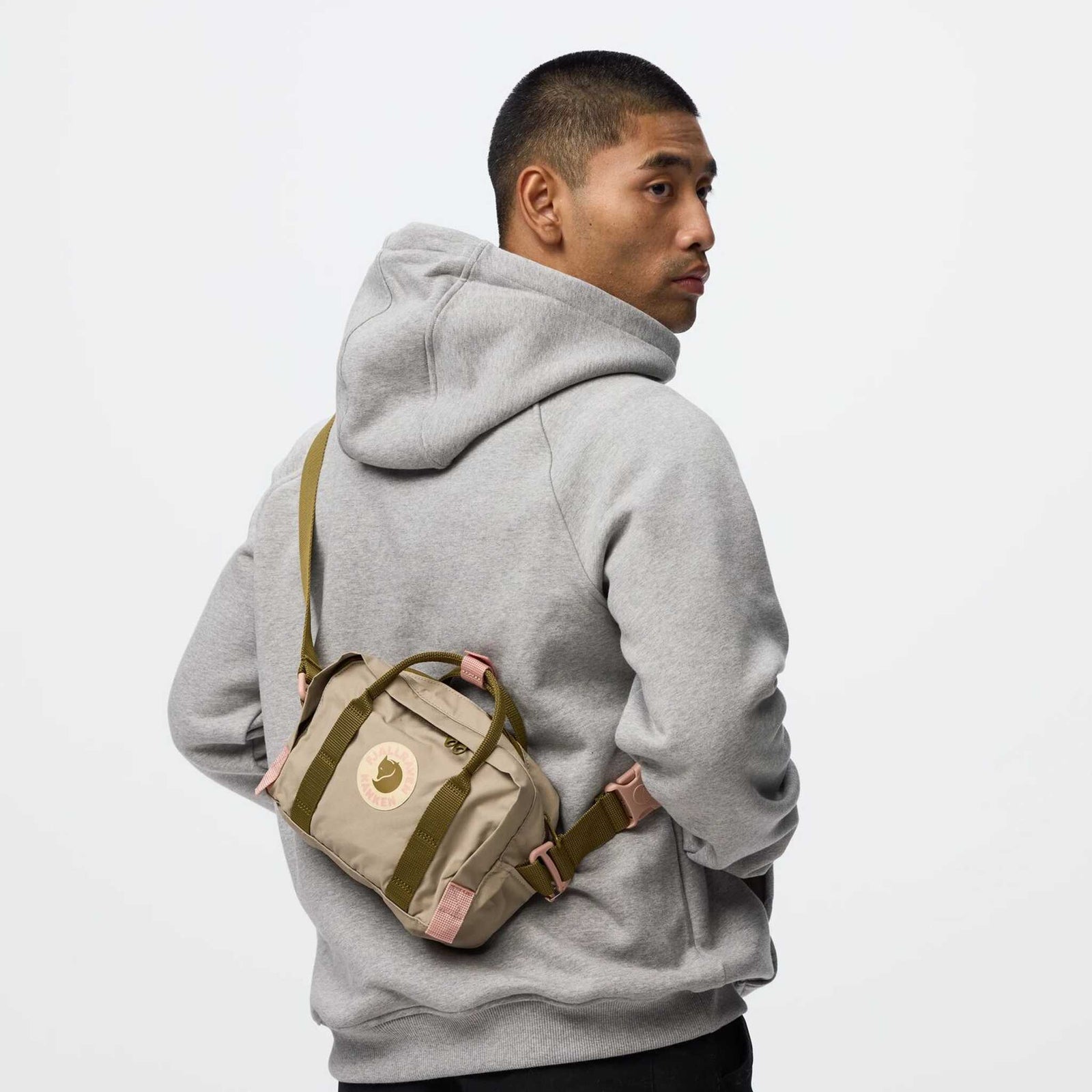 Kånken Koncept Crossbody Fjällräven 23200434-118-631 Crossbody Bags 4L / Fossil/Foliage Green