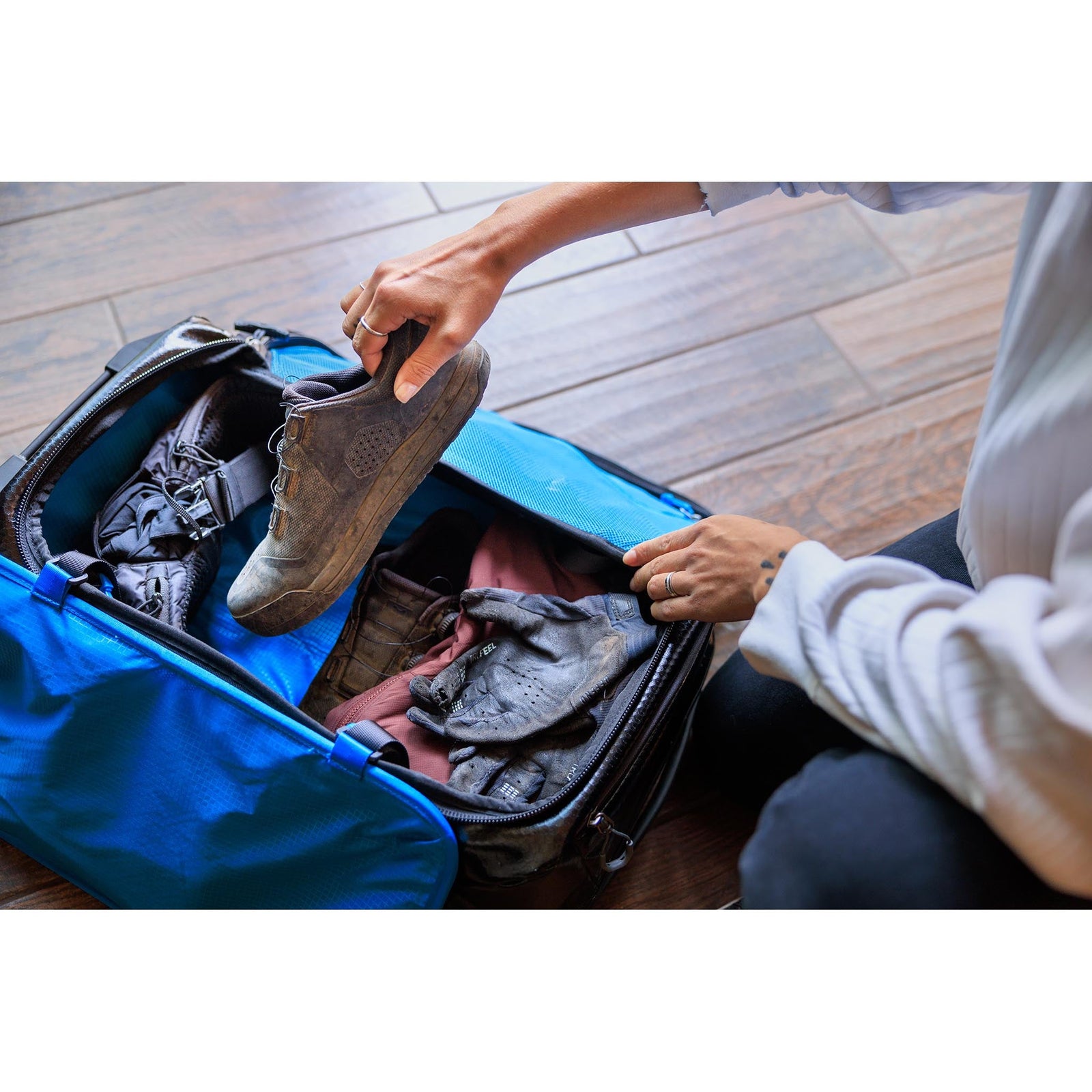 Alpaca Wheeled Duffle 40 Gregory 155038-0413 Wheeled Duffle Bags 40L / Obsidian Black