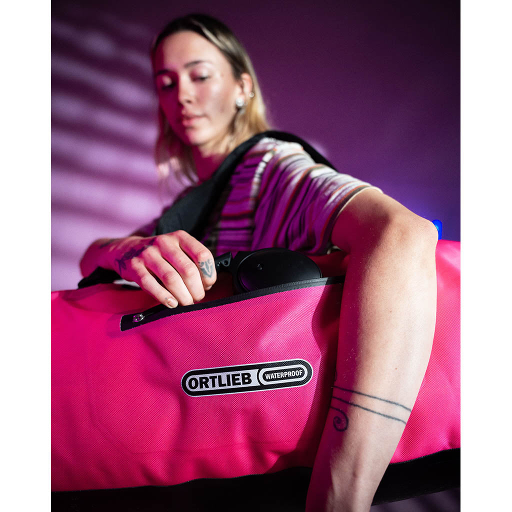 Duffle Lite 40L ORTLIEB OK1479 Duffle Bags 40L / Cyber Pink/Cyber Blue