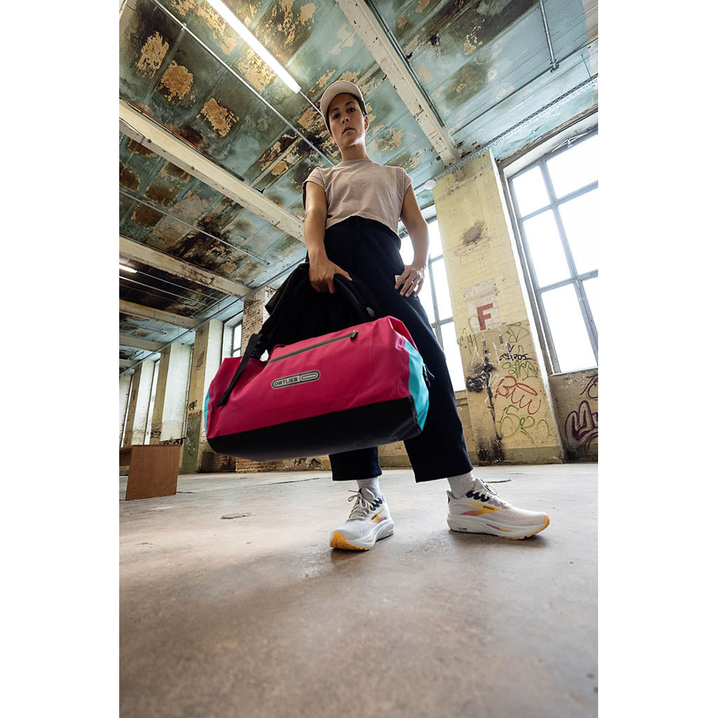Duffle Lite 40L ORTLIEB OK1479 Duffle Bags 40L / Cyber Pink/Cyber Blue