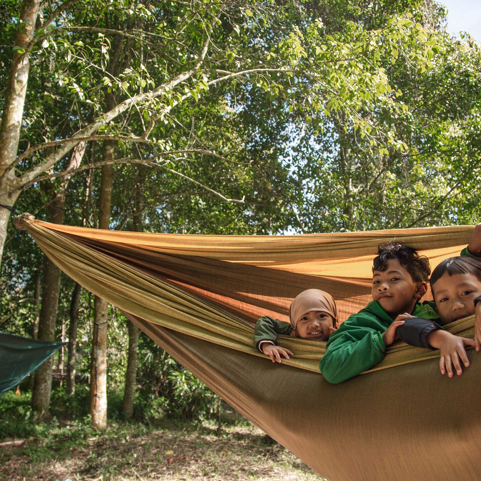 Mammock Hammock Ticket To The Moon TMM4323 Hammocks 800 x 450 cm / Olive Brown/Sparkling Gold