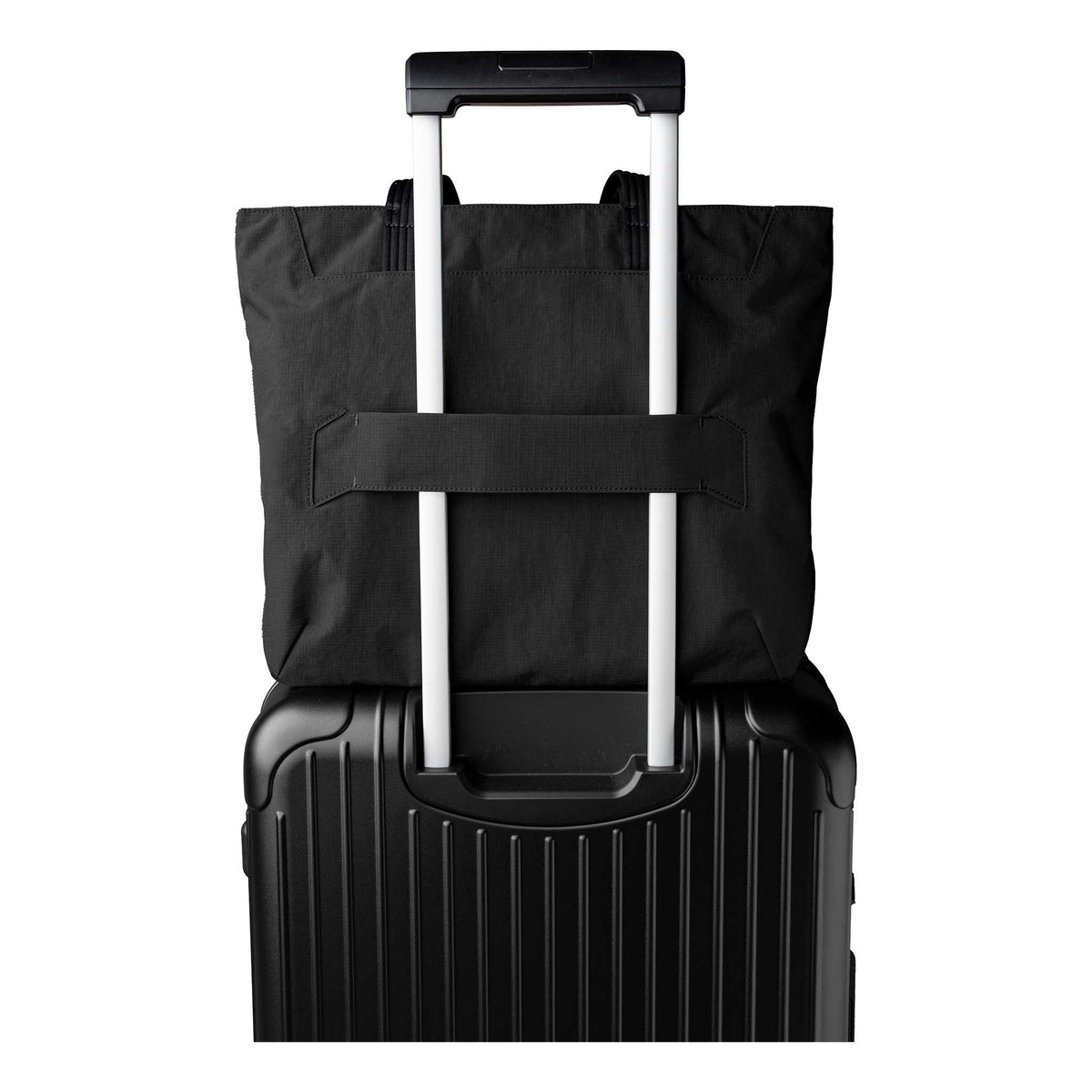 Flight Tote Alpaka Tote Bags