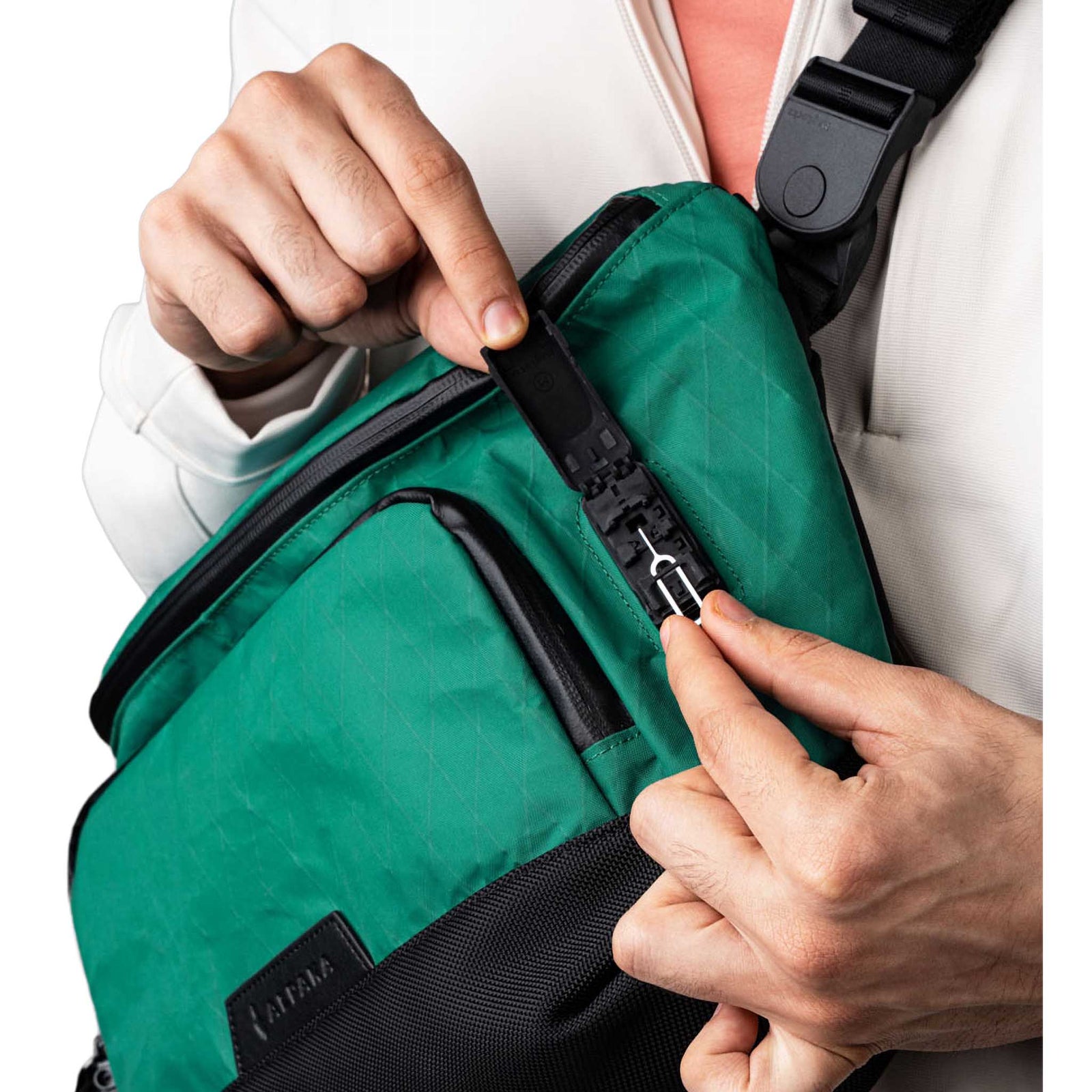 Bravo Sling Max V2 Alpaka AA100201103 Sling Bags 10L / Cadmium Green | X-Pac VX21